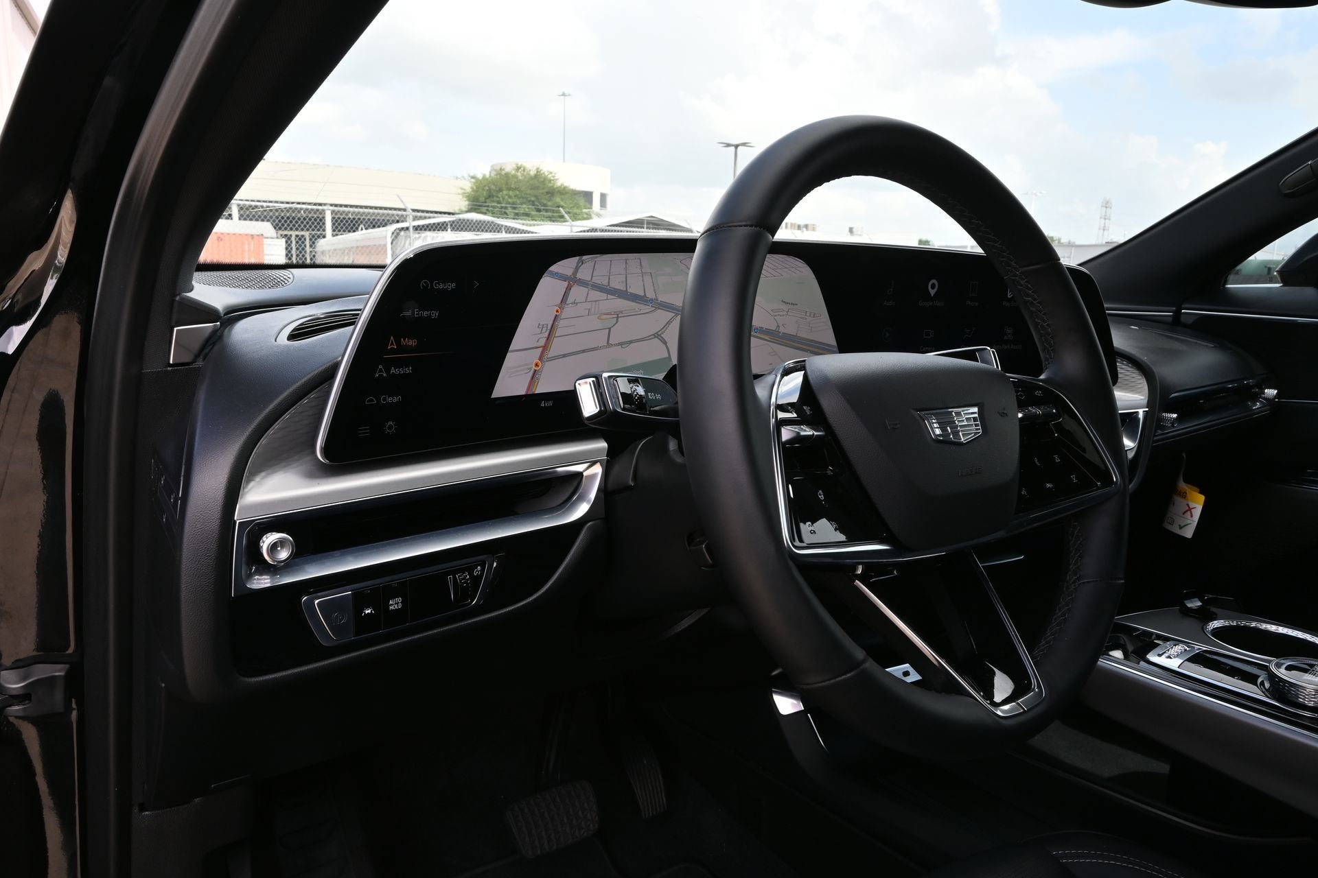2024 Cadillac LYRIQ Luxury 1