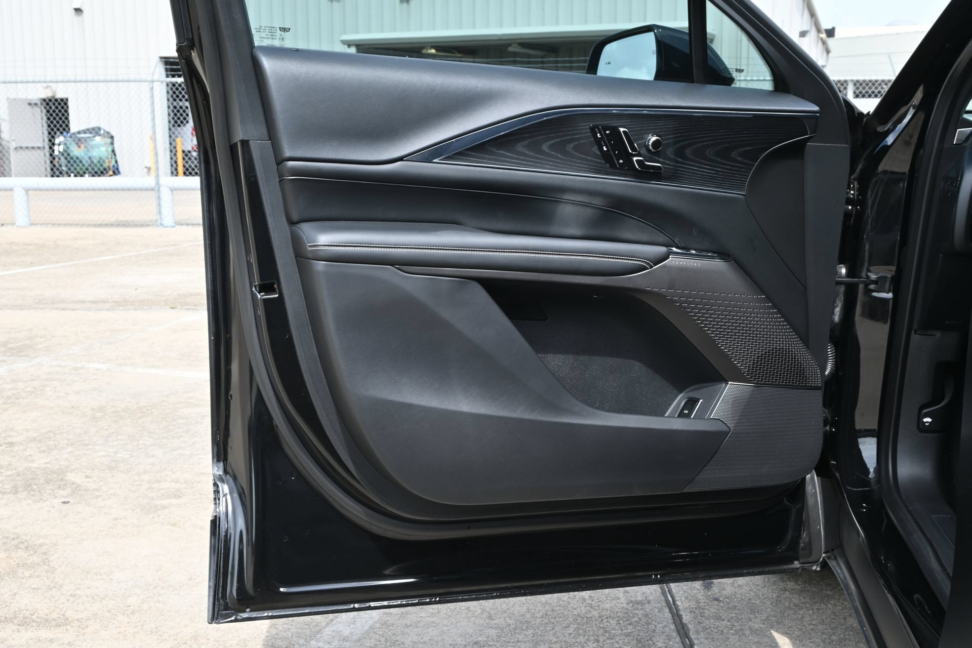 2024 Cadillac LYRIQ Luxury 1