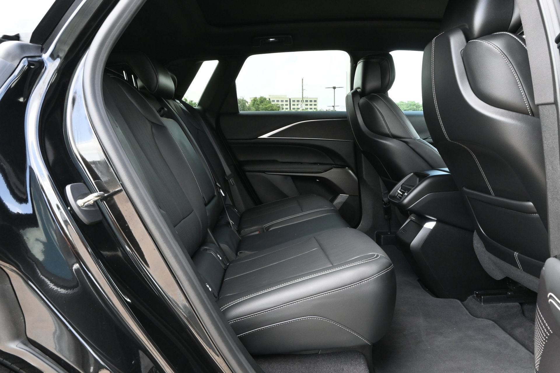 2024 Cadillac LYRIQ Luxury 1