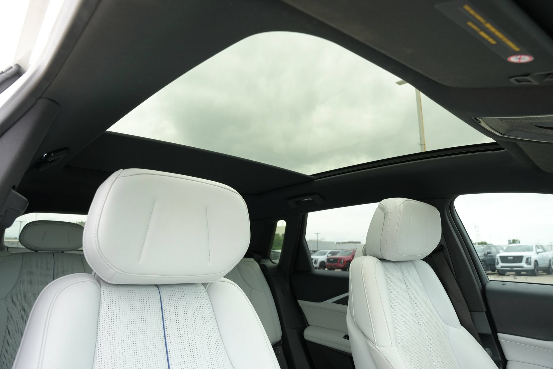 2024 Cadillac LYRIQ Luxury 1