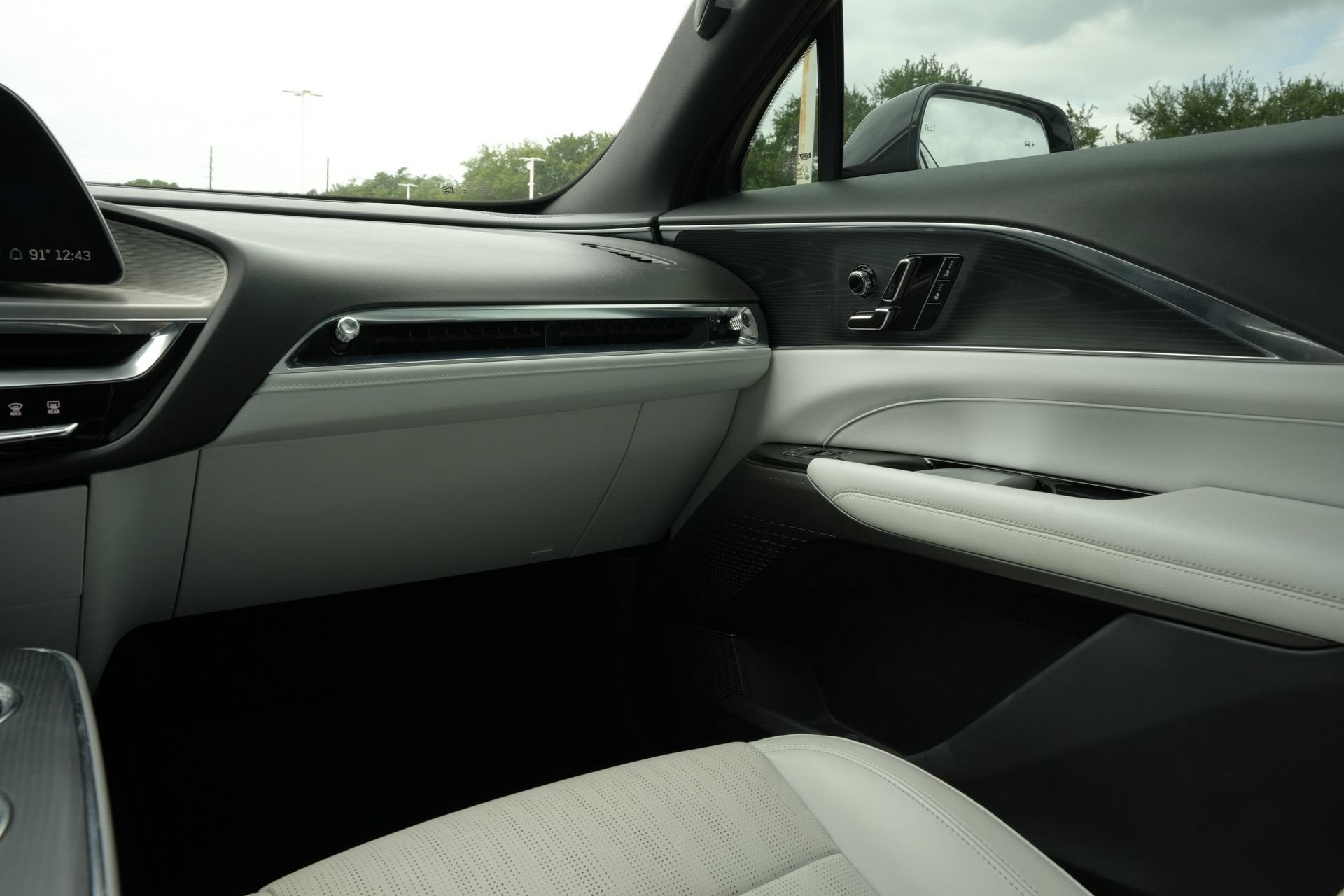 2024 Cadillac LYRIQ Luxury 1