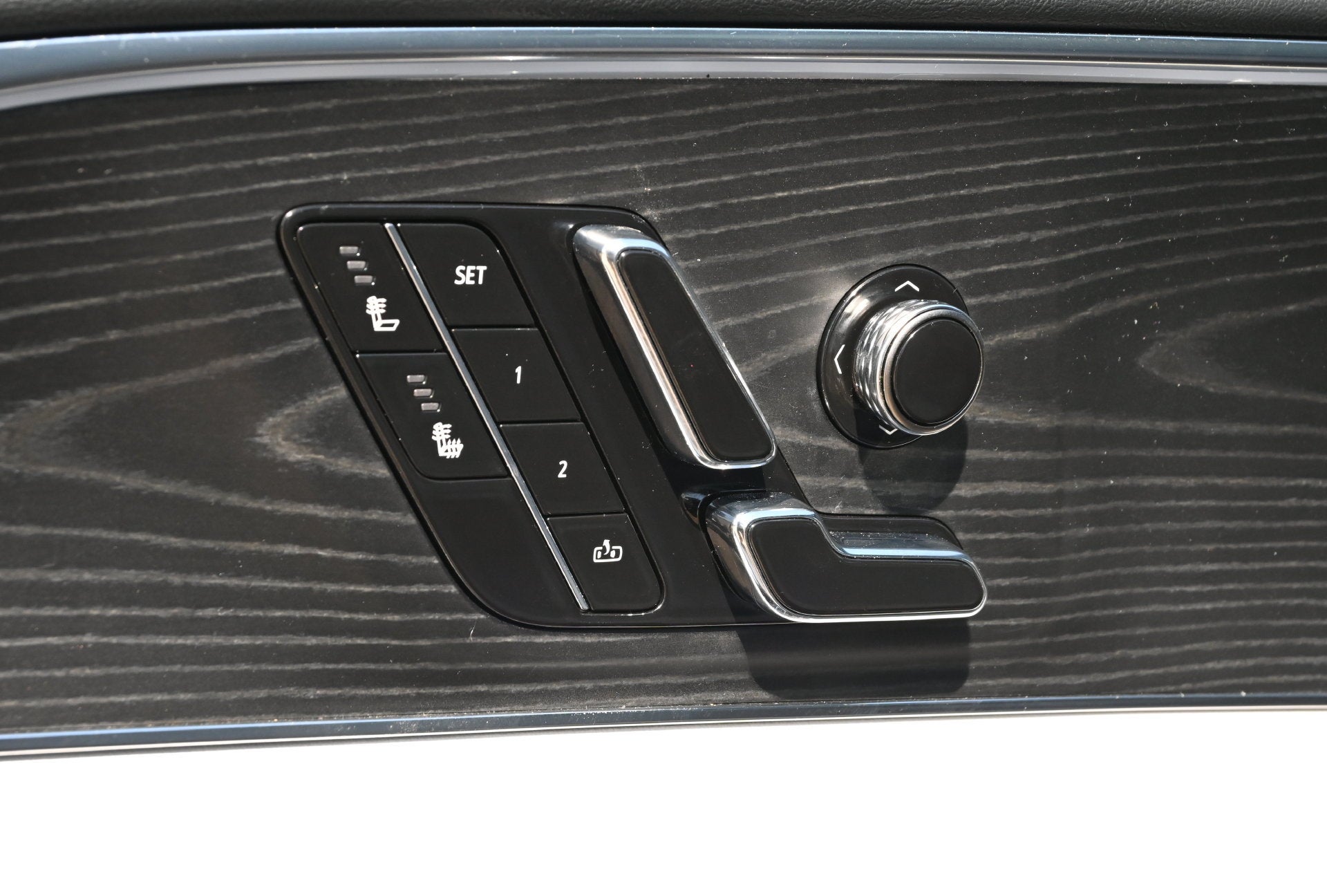 2024 Cadillac LYRIQ Luxury 1