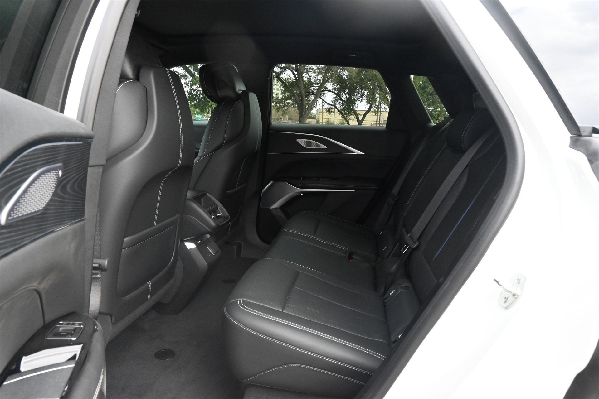 2024 Cadillac LYRIQ Luxury 2