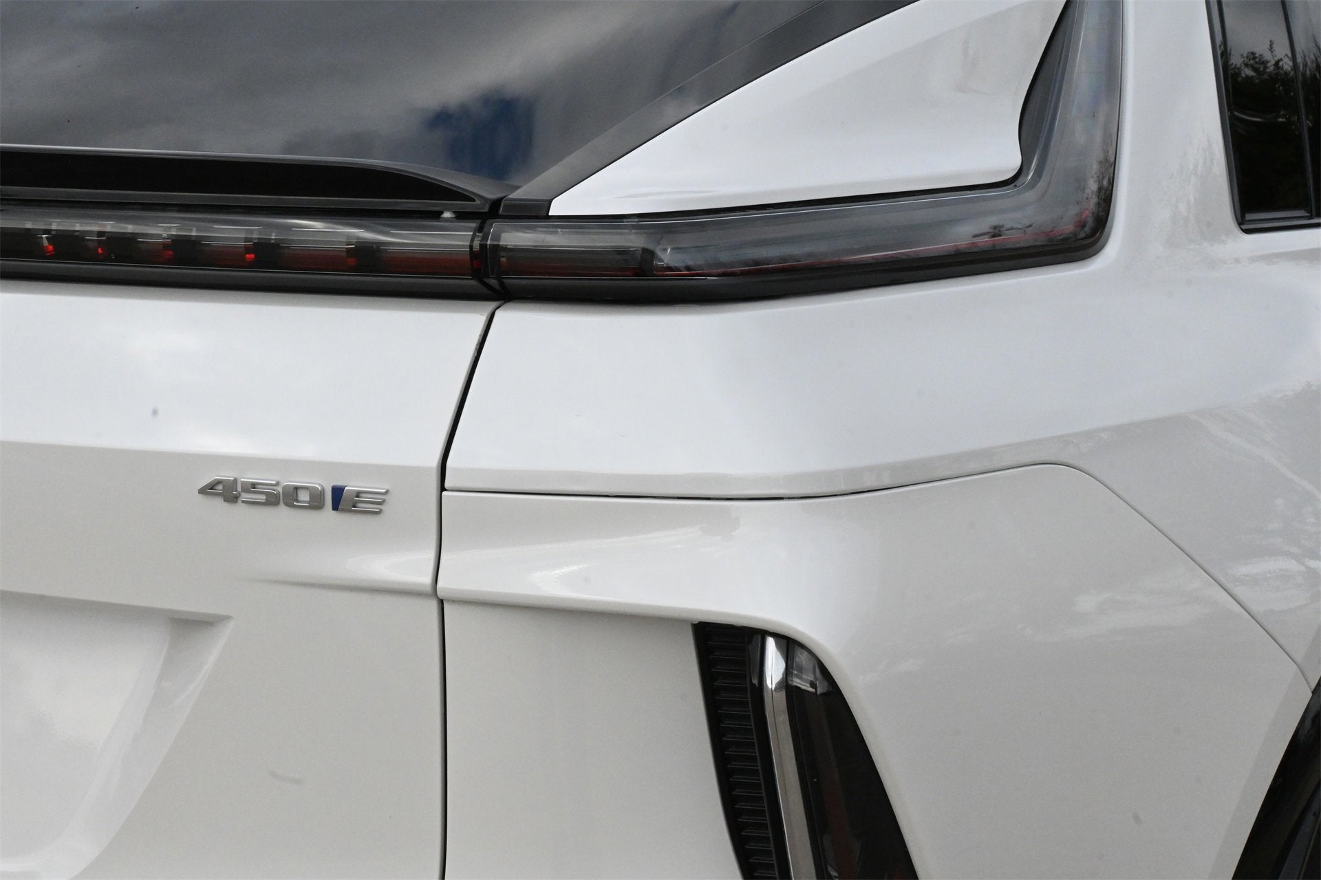 2024 Cadillac LYRIQ Luxury 2