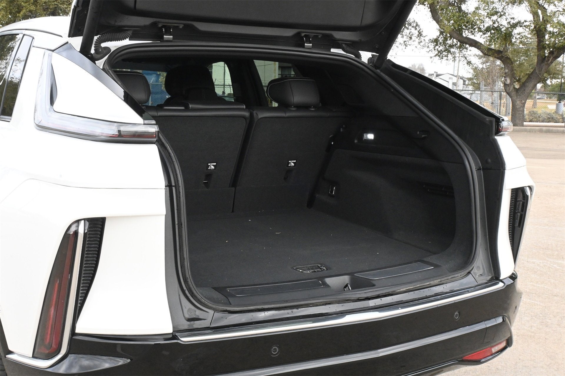 2024 Cadillac LYRIQ Luxury 2