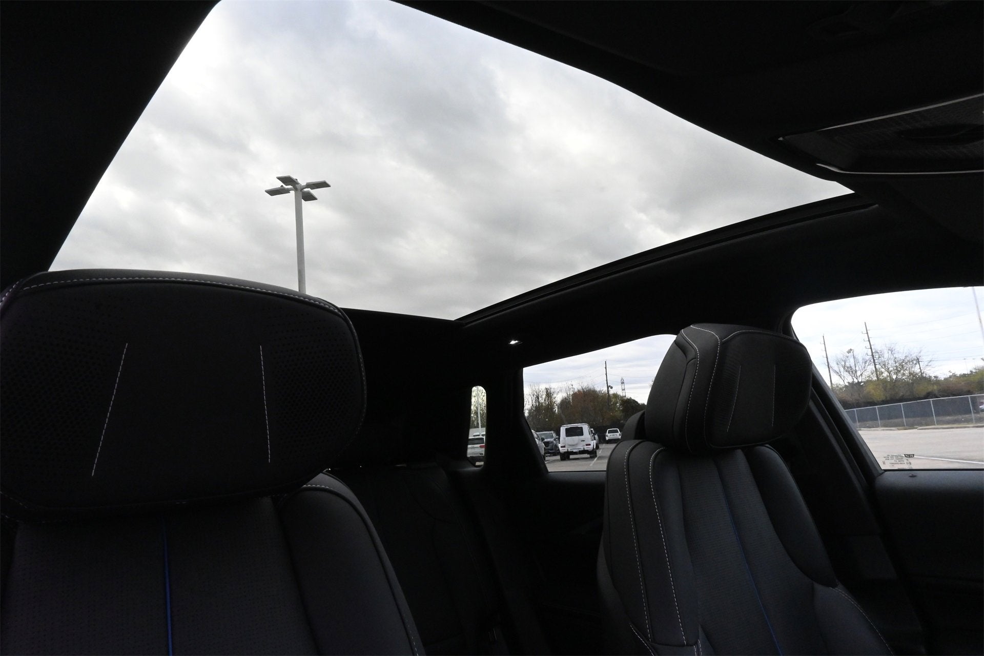 2024 Cadillac LYRIQ Luxury 2