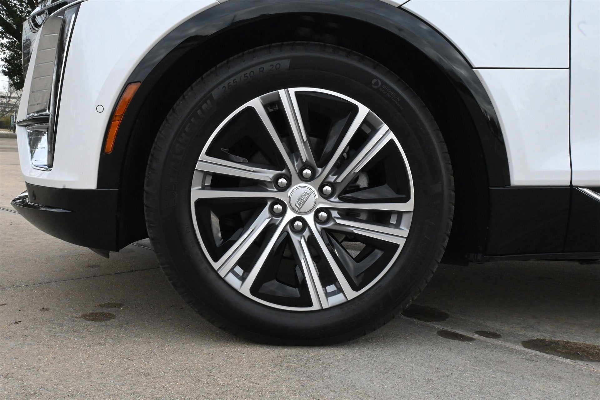 2024 Cadillac LYRIQ Luxury 2