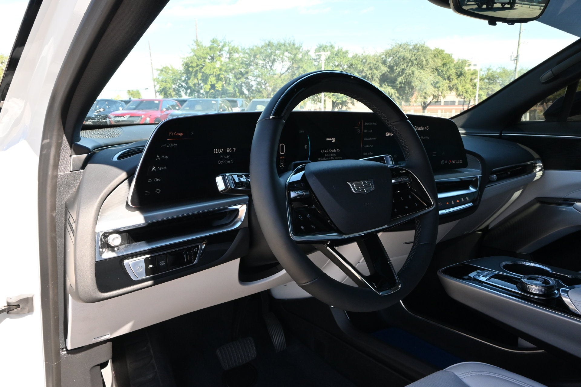 2025 Cadillac LYRIQ Luxury 2