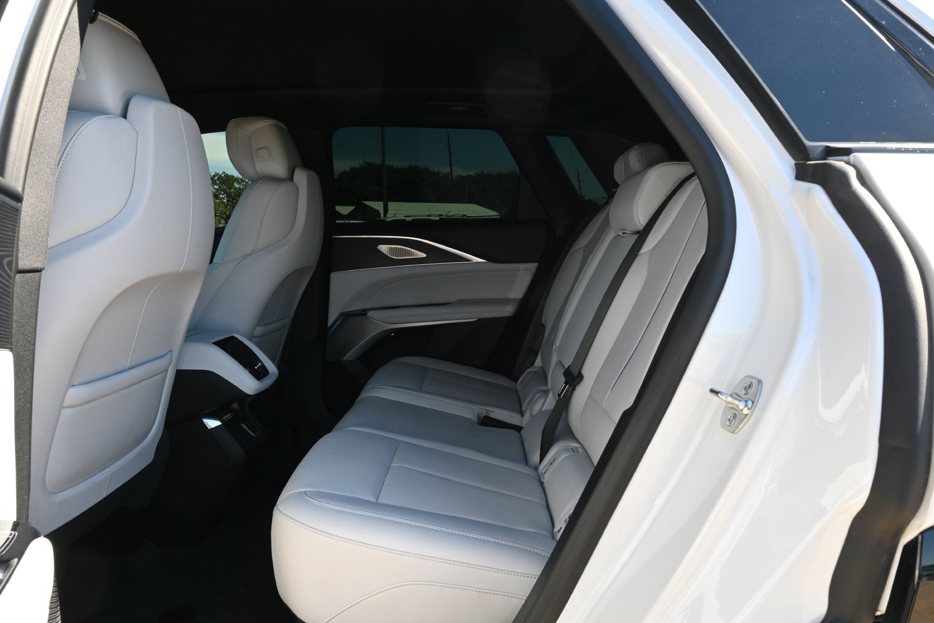 2025 Cadillac LYRIQ Luxury 2