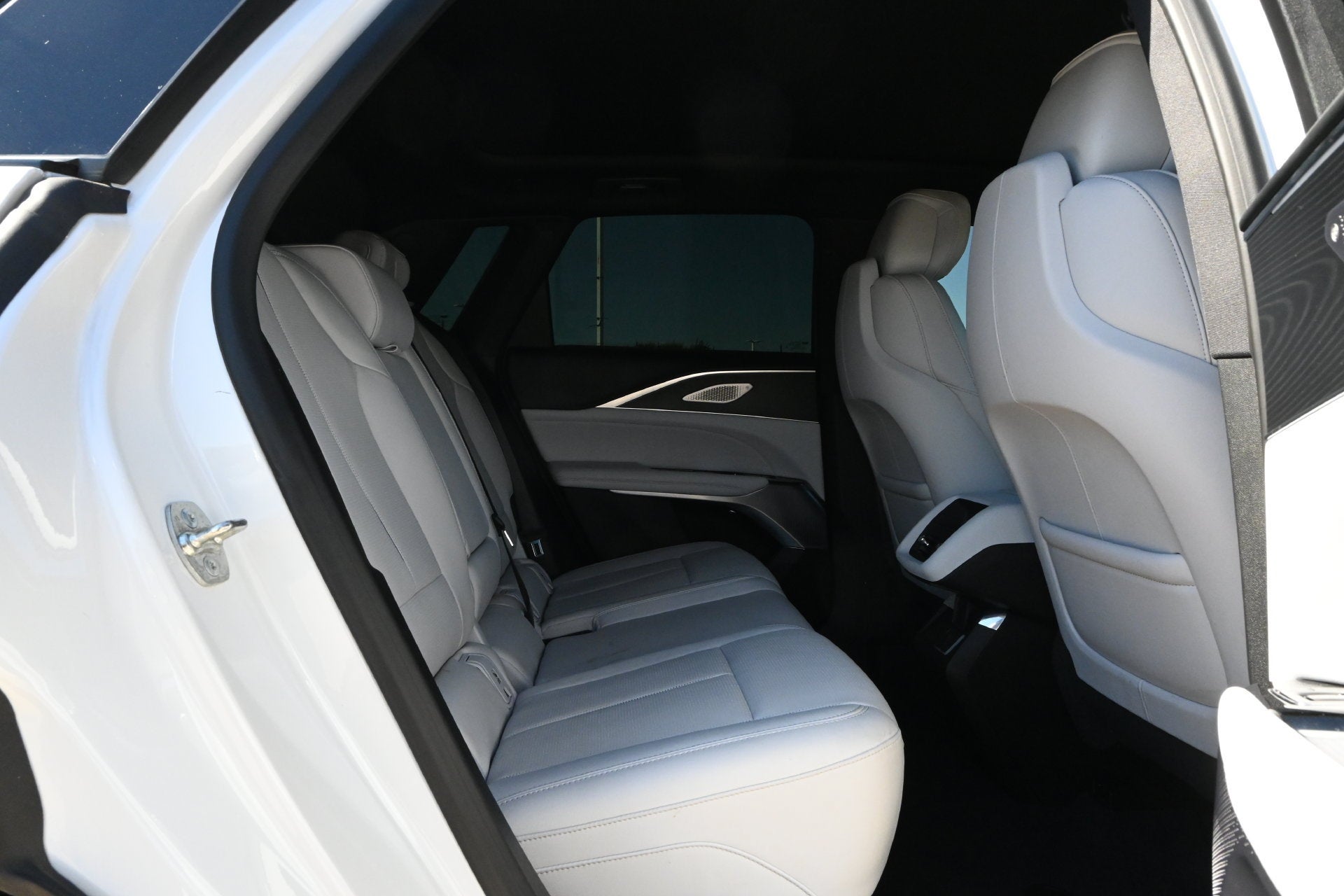 2025 Cadillac LYRIQ Luxury 2