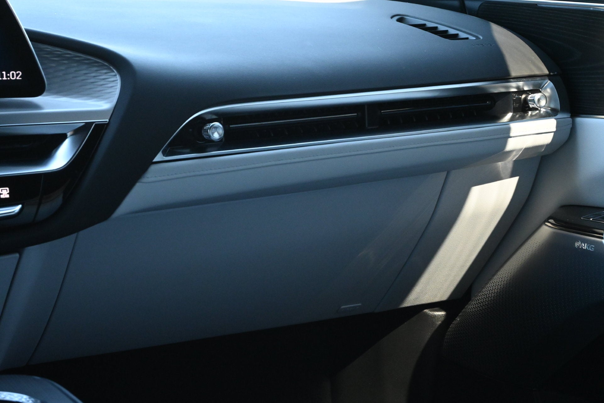 2025 Cadillac LYRIQ Luxury 2