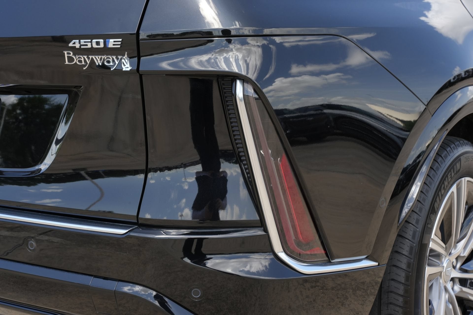 2024 Cadillac LYRIQ Luxury 2