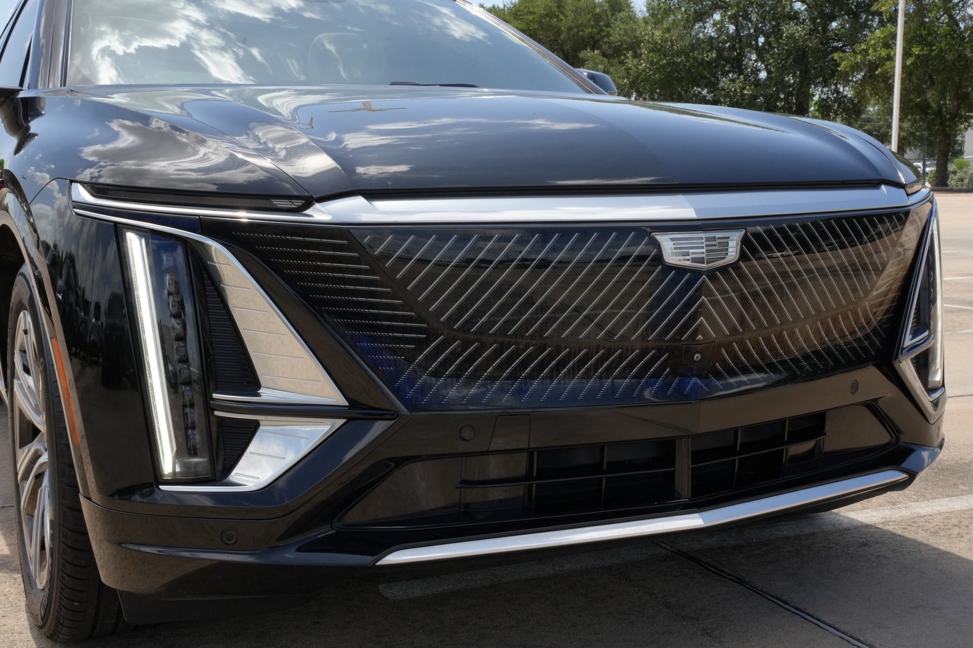 2024 Cadillac LYRIQ Luxury 2