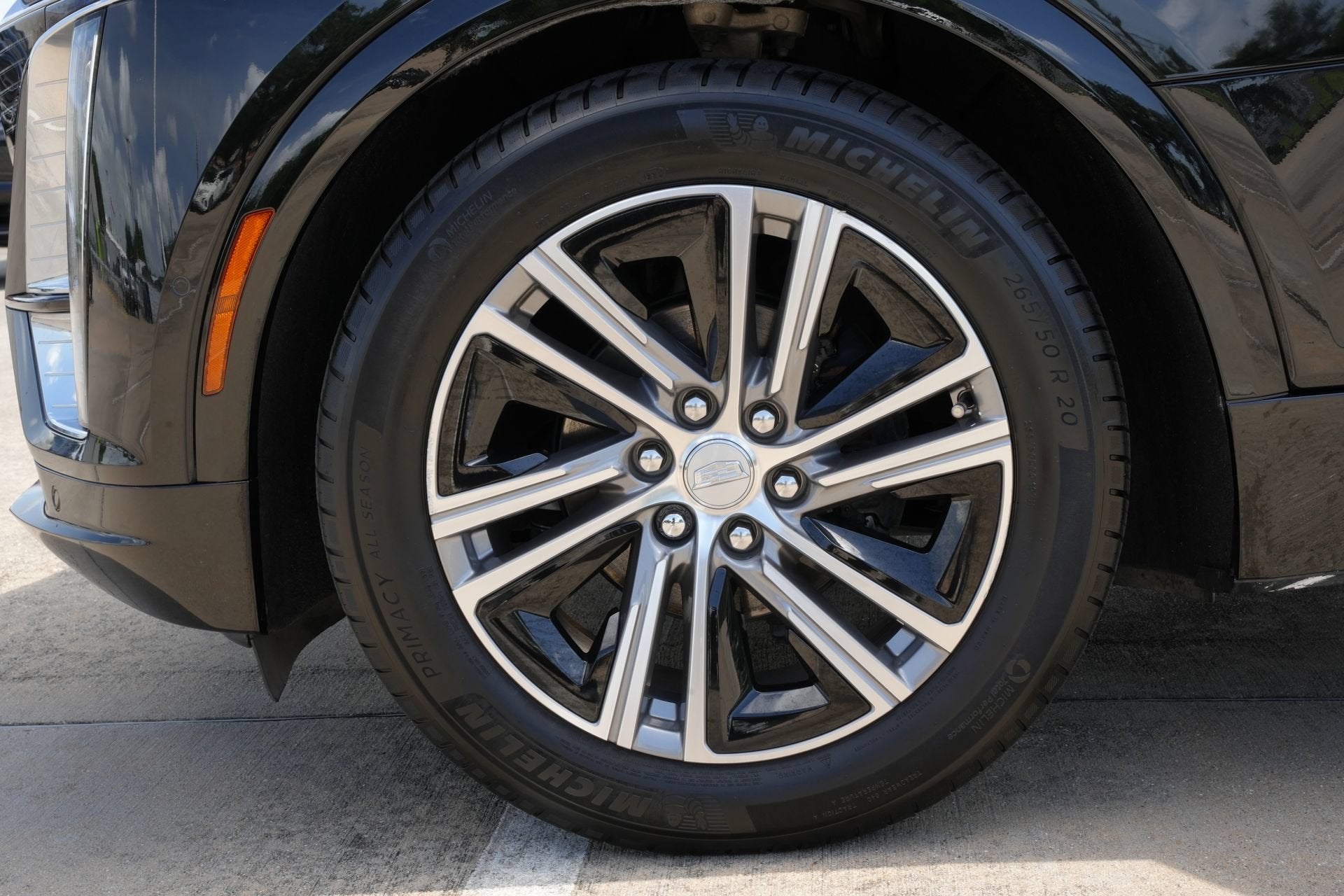 2024 Cadillac LYRIQ Luxury 2
