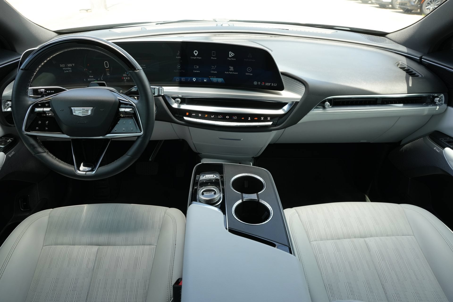2024 Cadillac LYRIQ Luxury 2