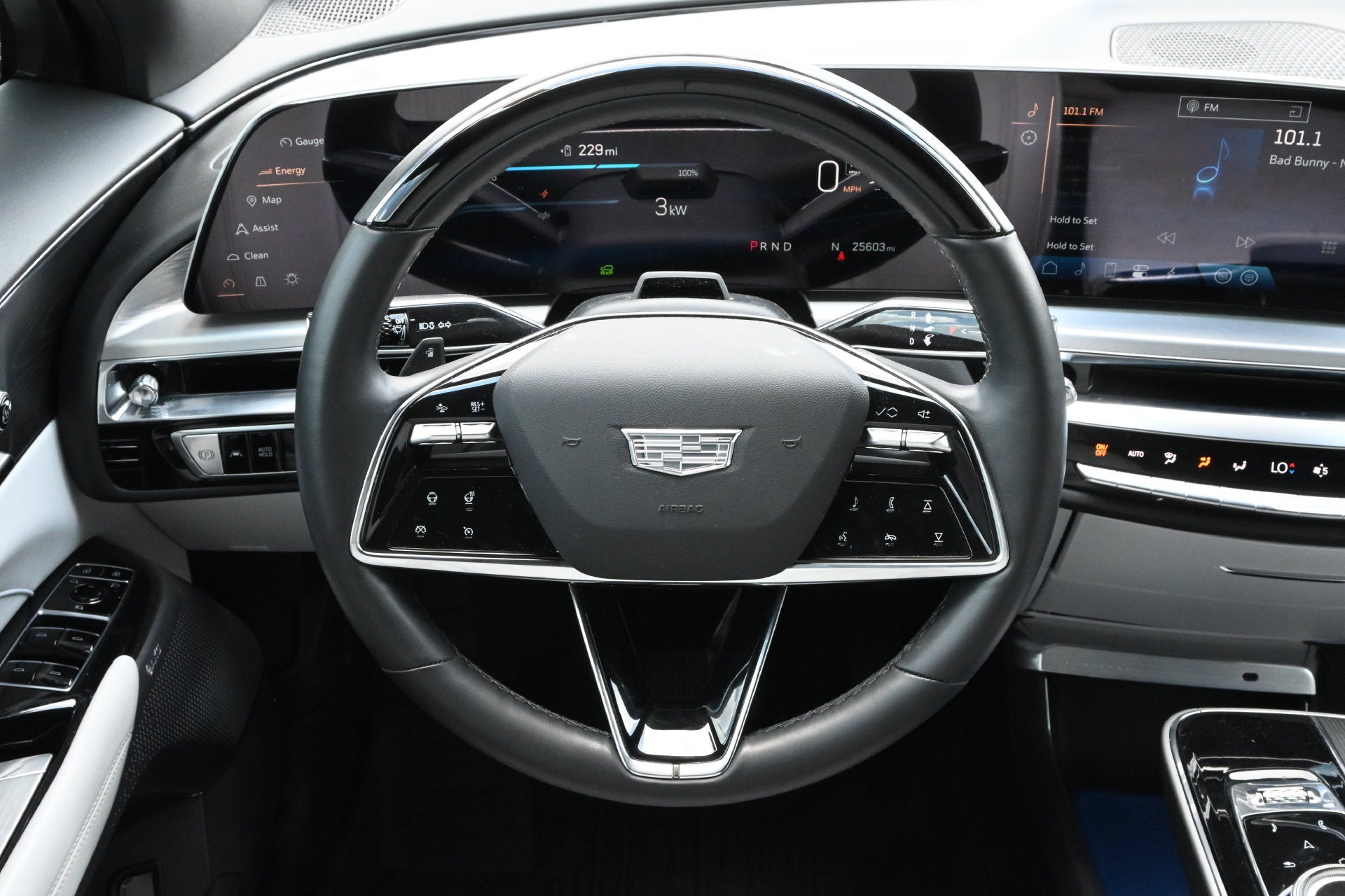 2024 Cadillac LYRIQ Luxury 2