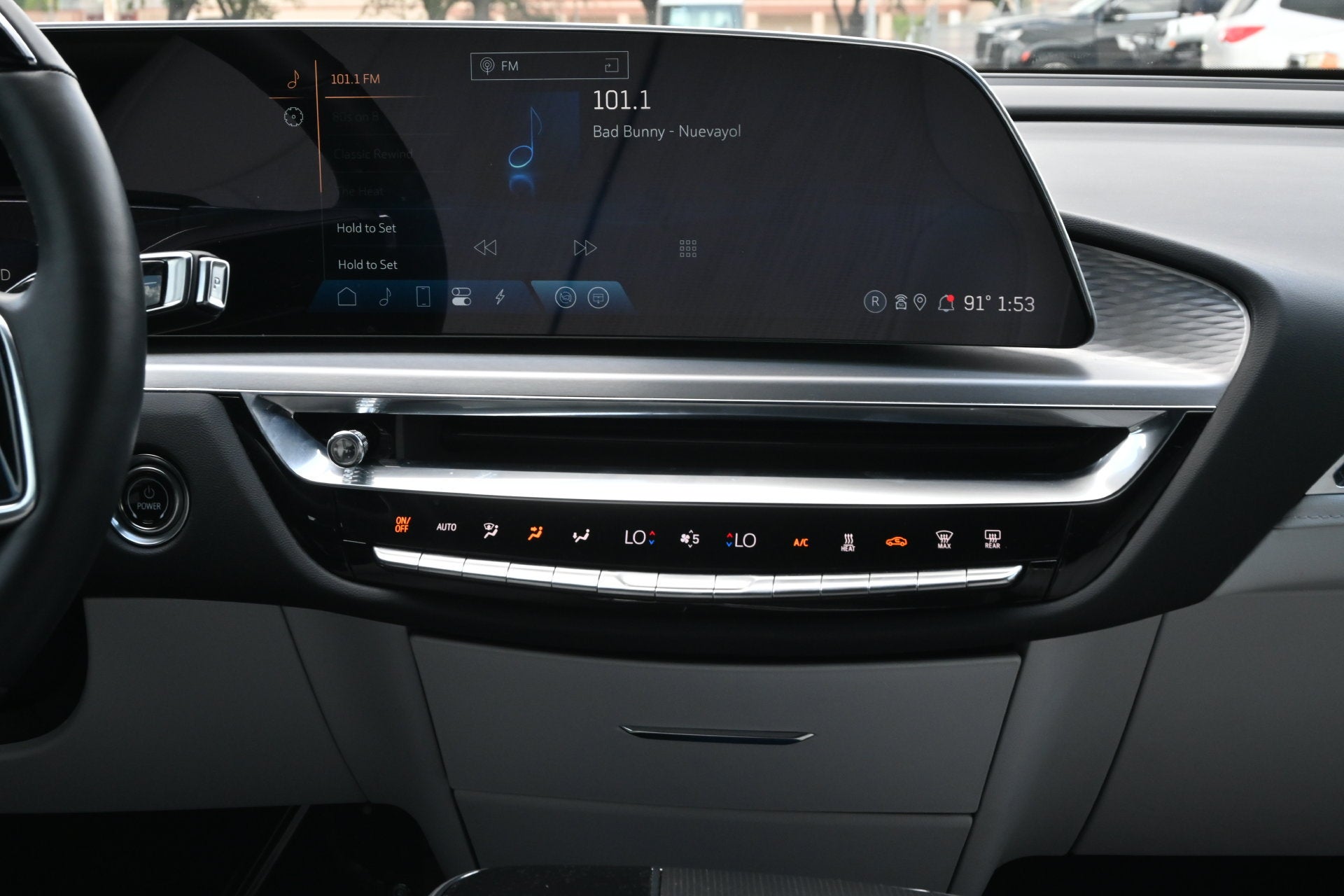 2024 Cadillac LYRIQ Luxury 2