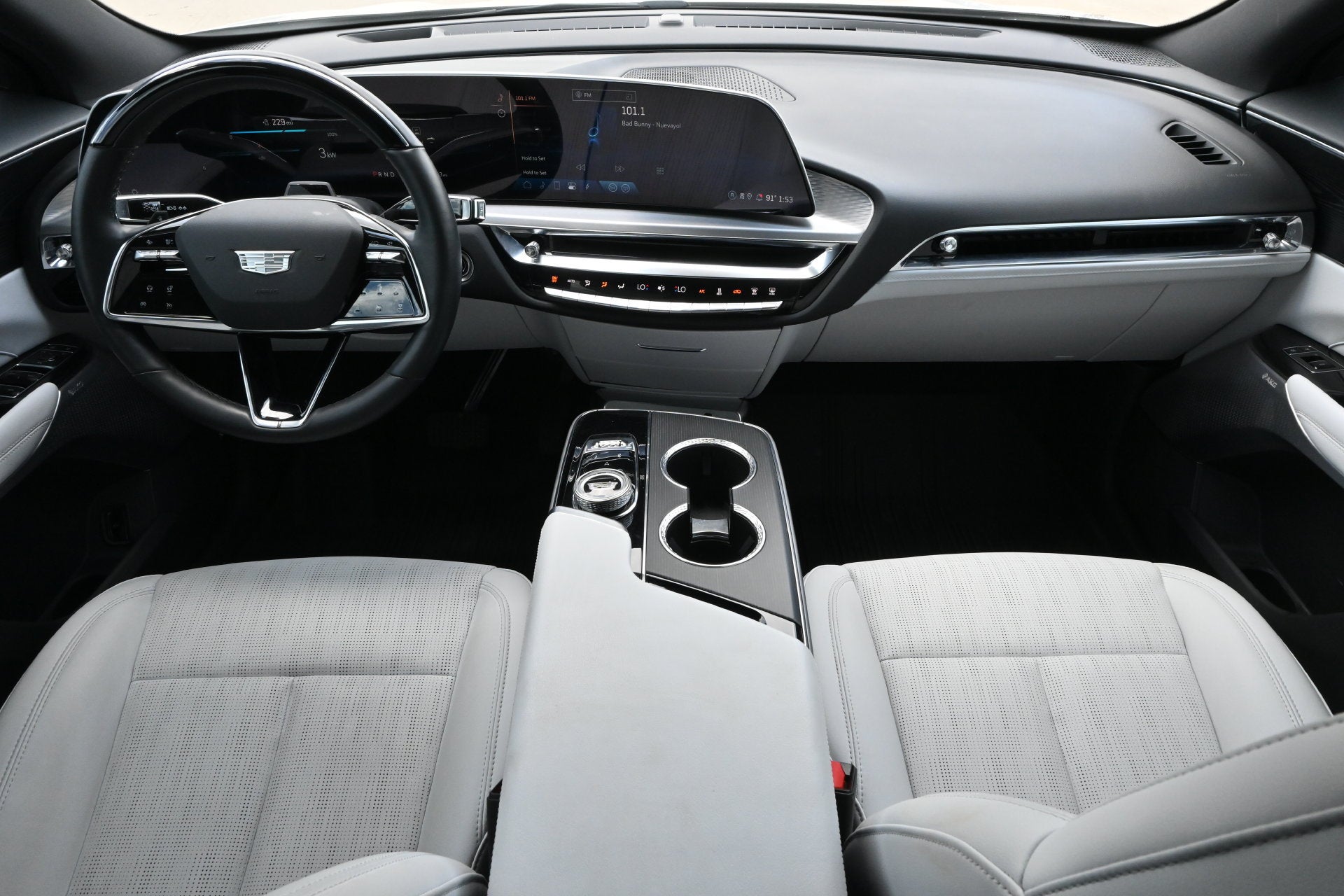 2024 Cadillac LYRIQ Luxury 2