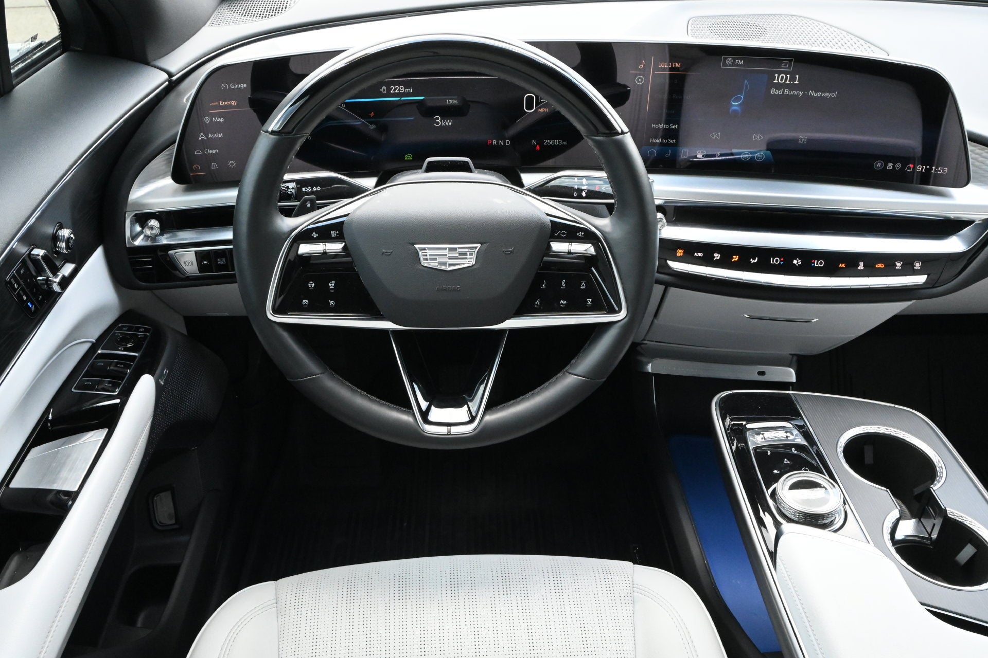 2024 Cadillac LYRIQ Luxury 2