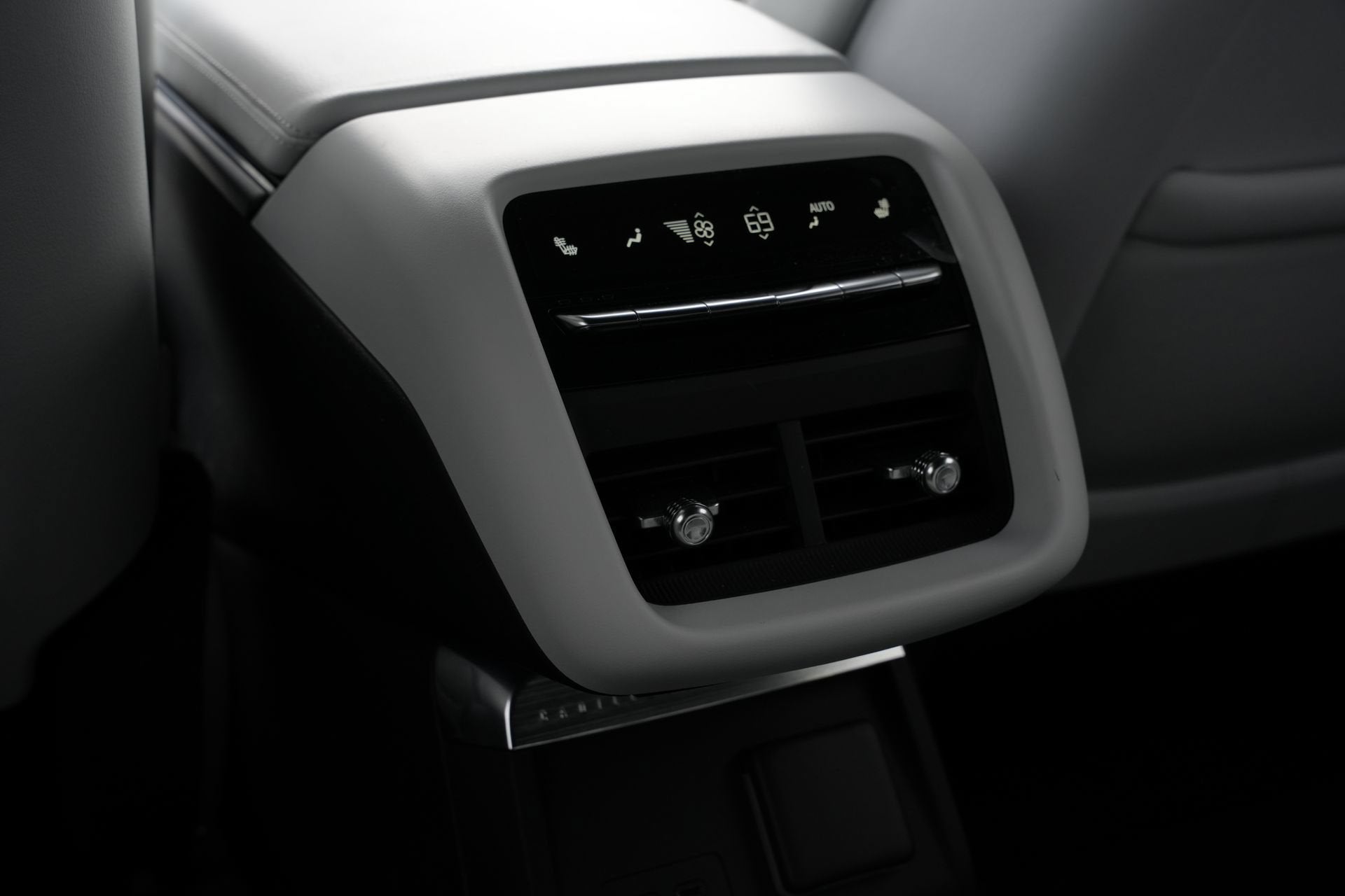 2024 Cadillac LYRIQ Luxury 3
