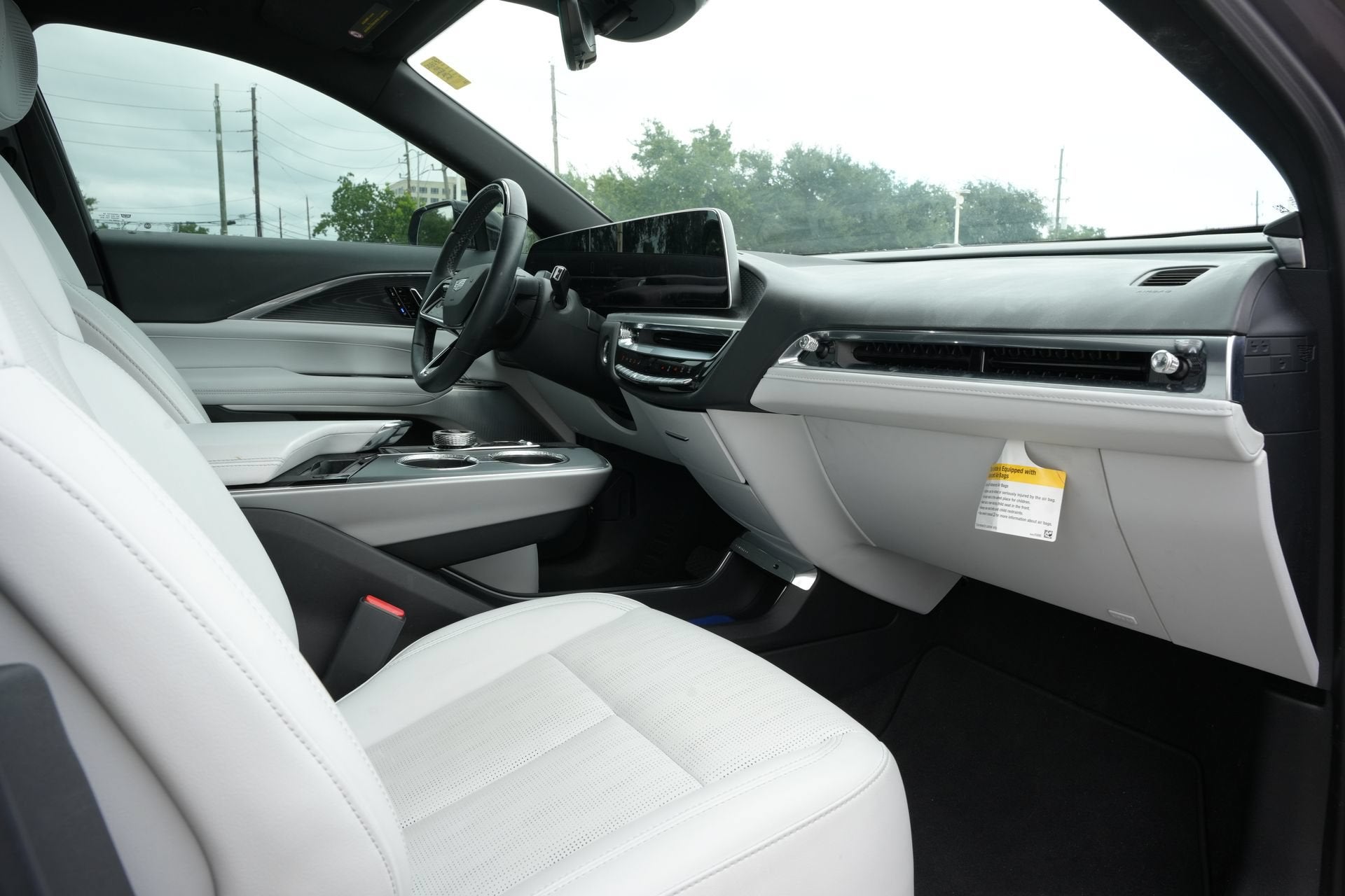 2024 Cadillac LYRIQ Luxury 3
