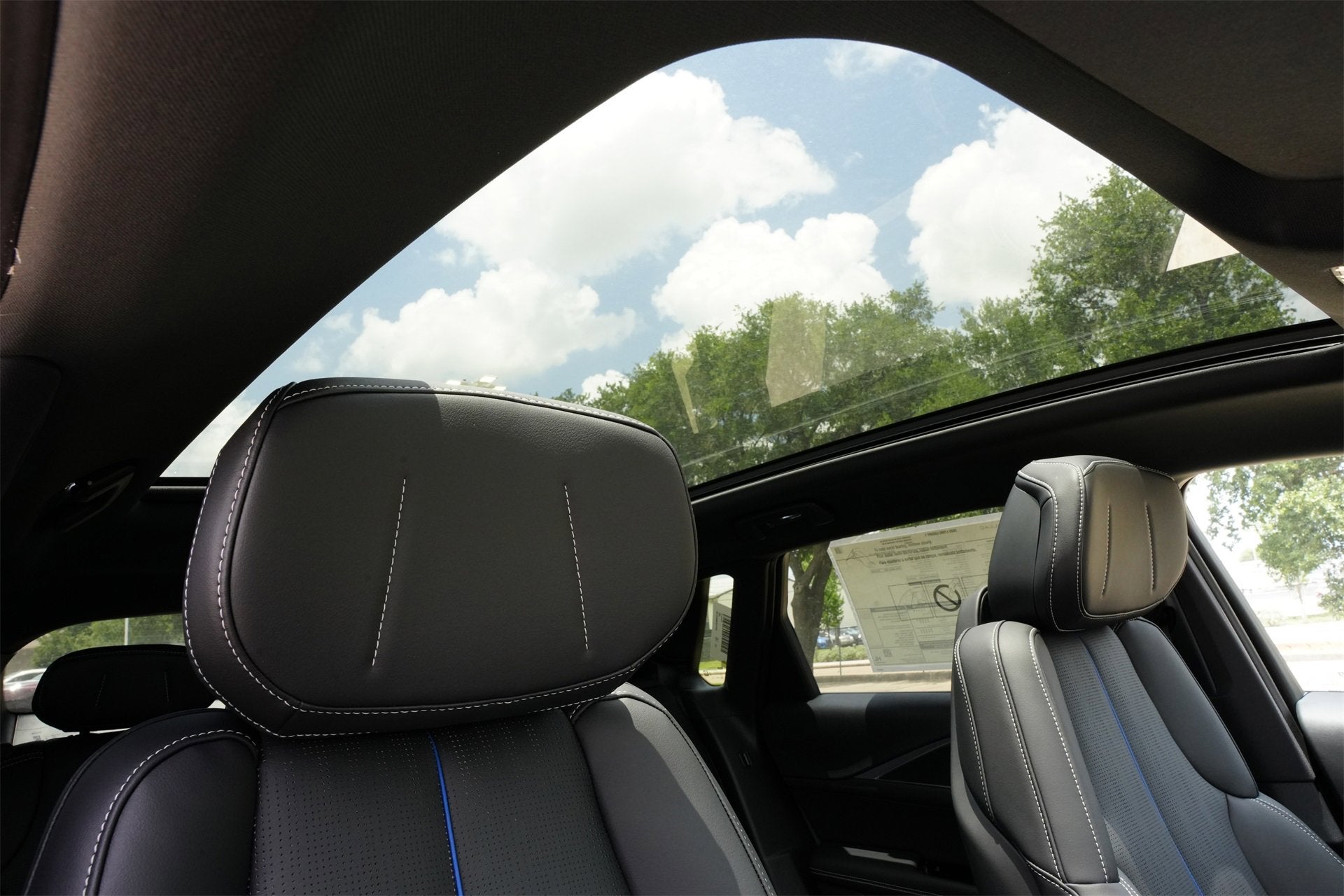 2025 Cadillac LYRIQ Sport 1