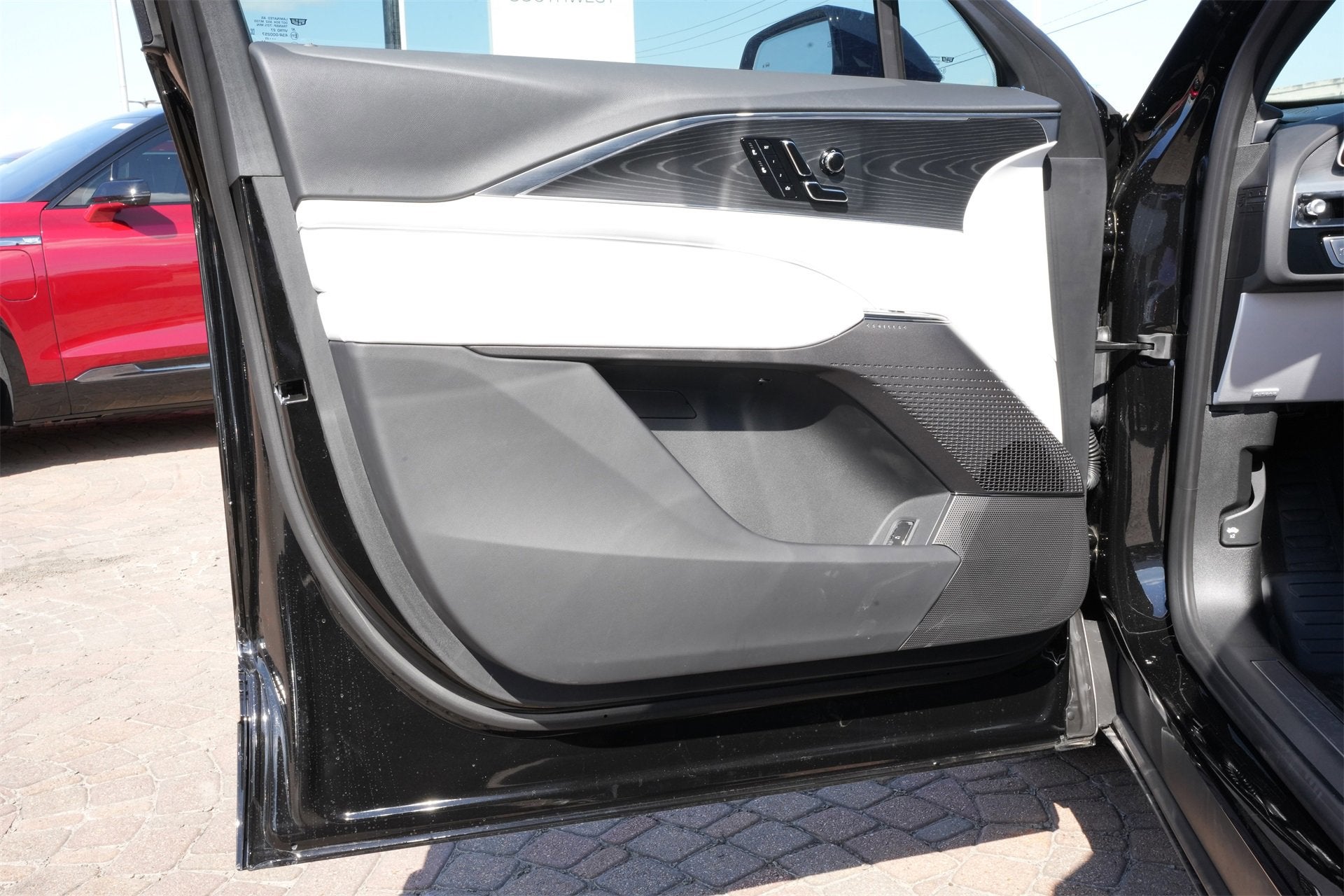 2025 Cadillac LYRIQ Sport 1