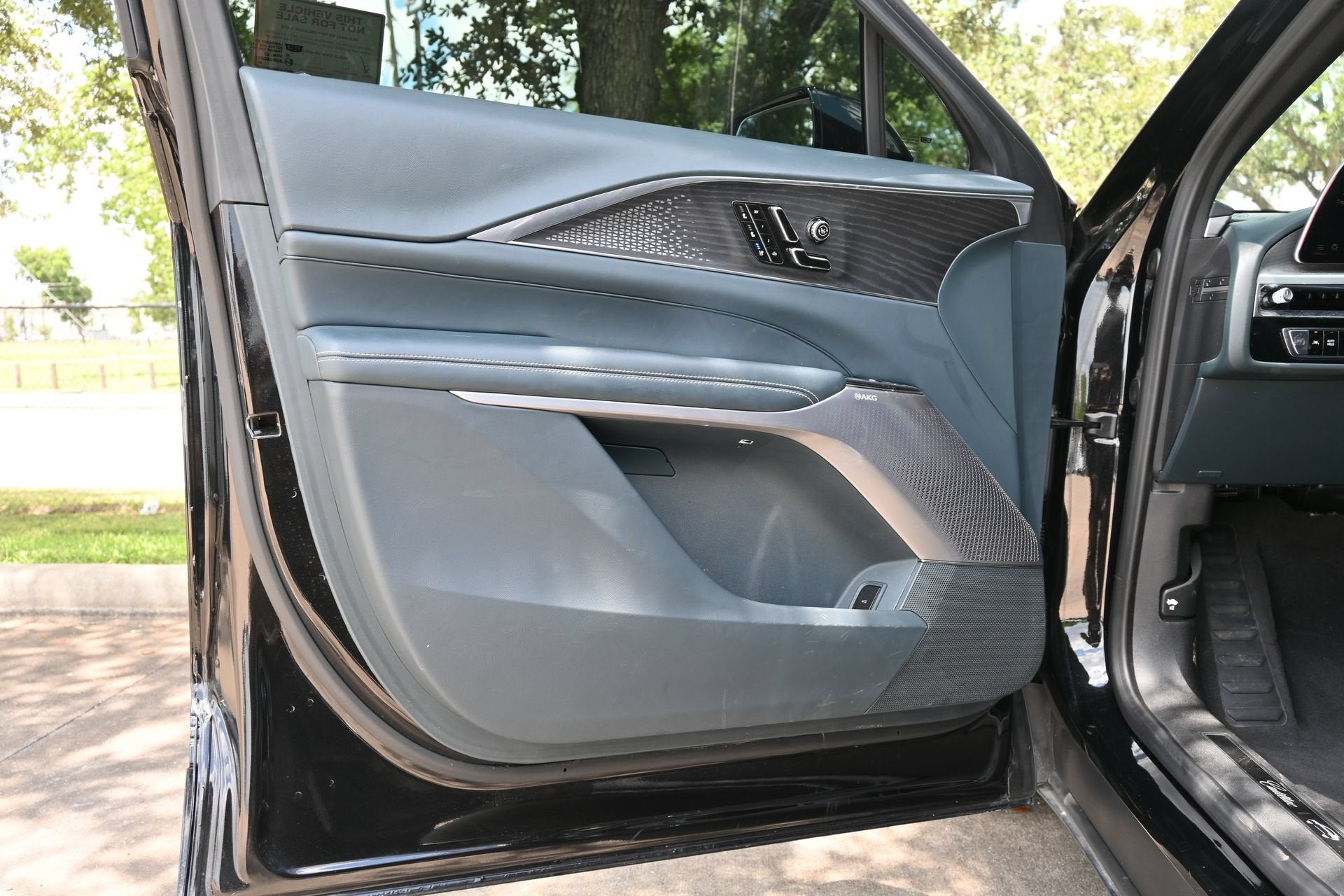 2024 Cadillac LYRIQ Sport 3