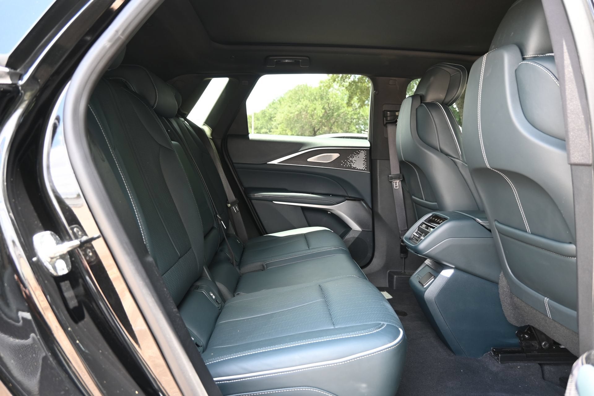 2024 Cadillac LYRIQ Sport 3