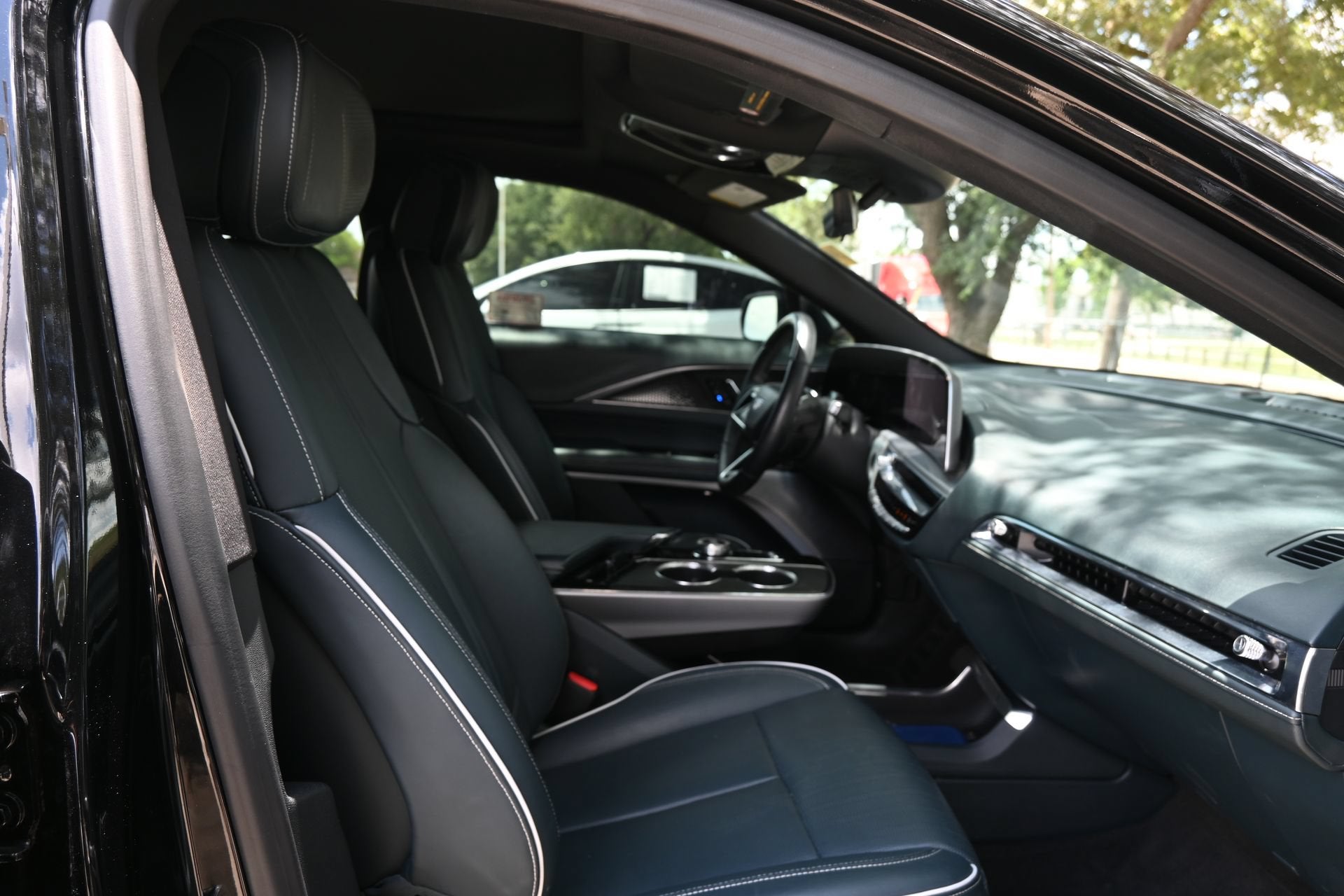 2024 Cadillac LYRIQ Sport 3