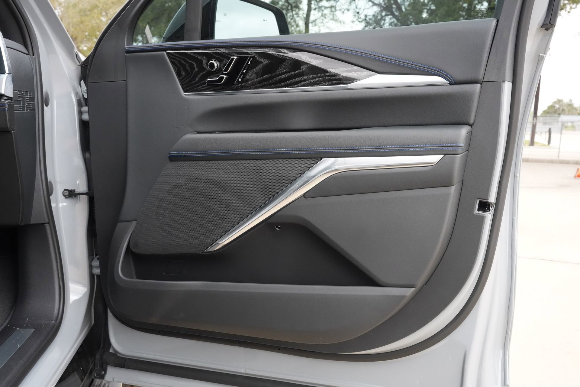 2026 Cadillac ESCALADE IQL Luxury