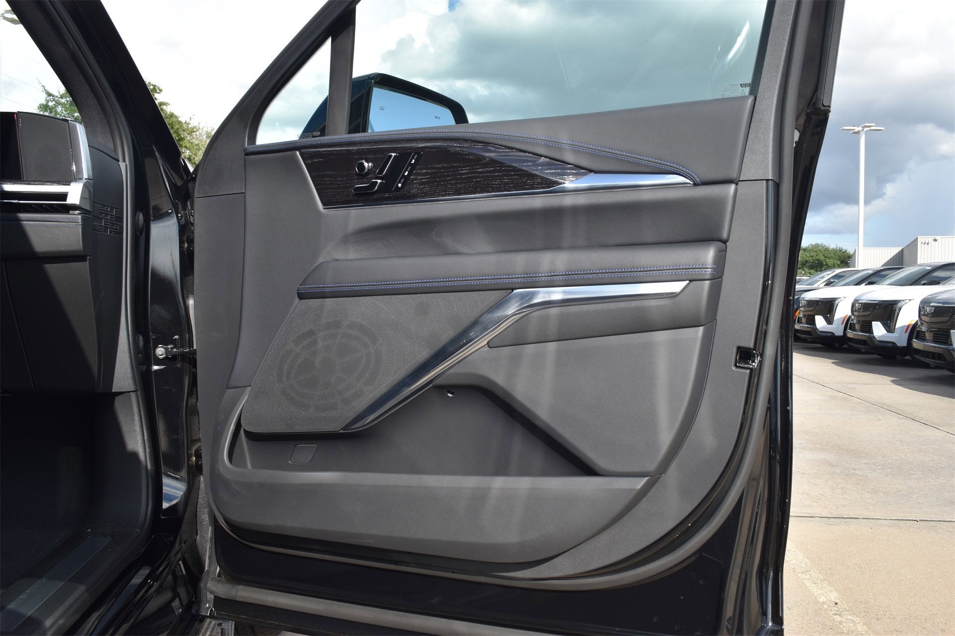 2026 Cadillac ESCALADE IQL Luxury