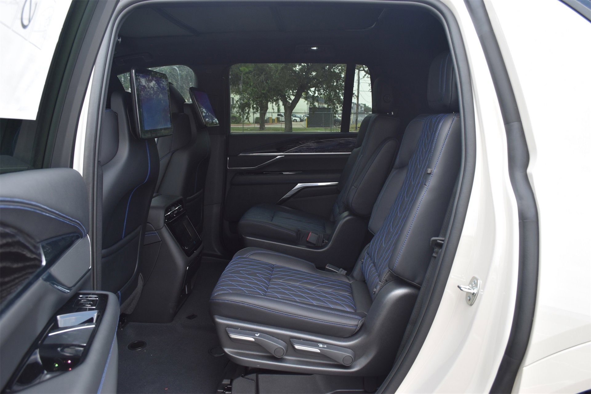 2026 Cadillac ESCALADE IQL Sport