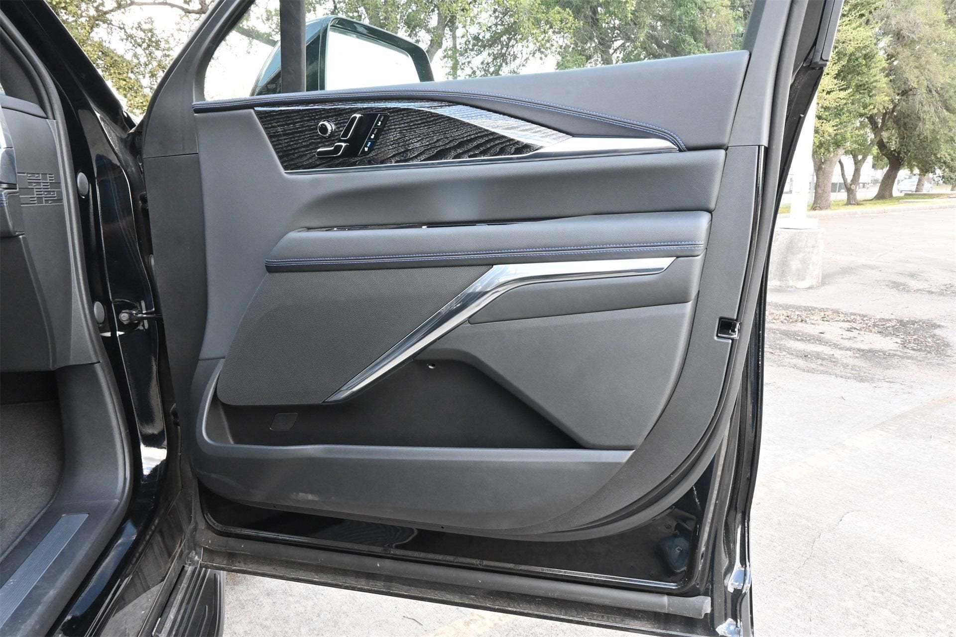 2025 Cadillac ESCALADE IQ Luxury 1