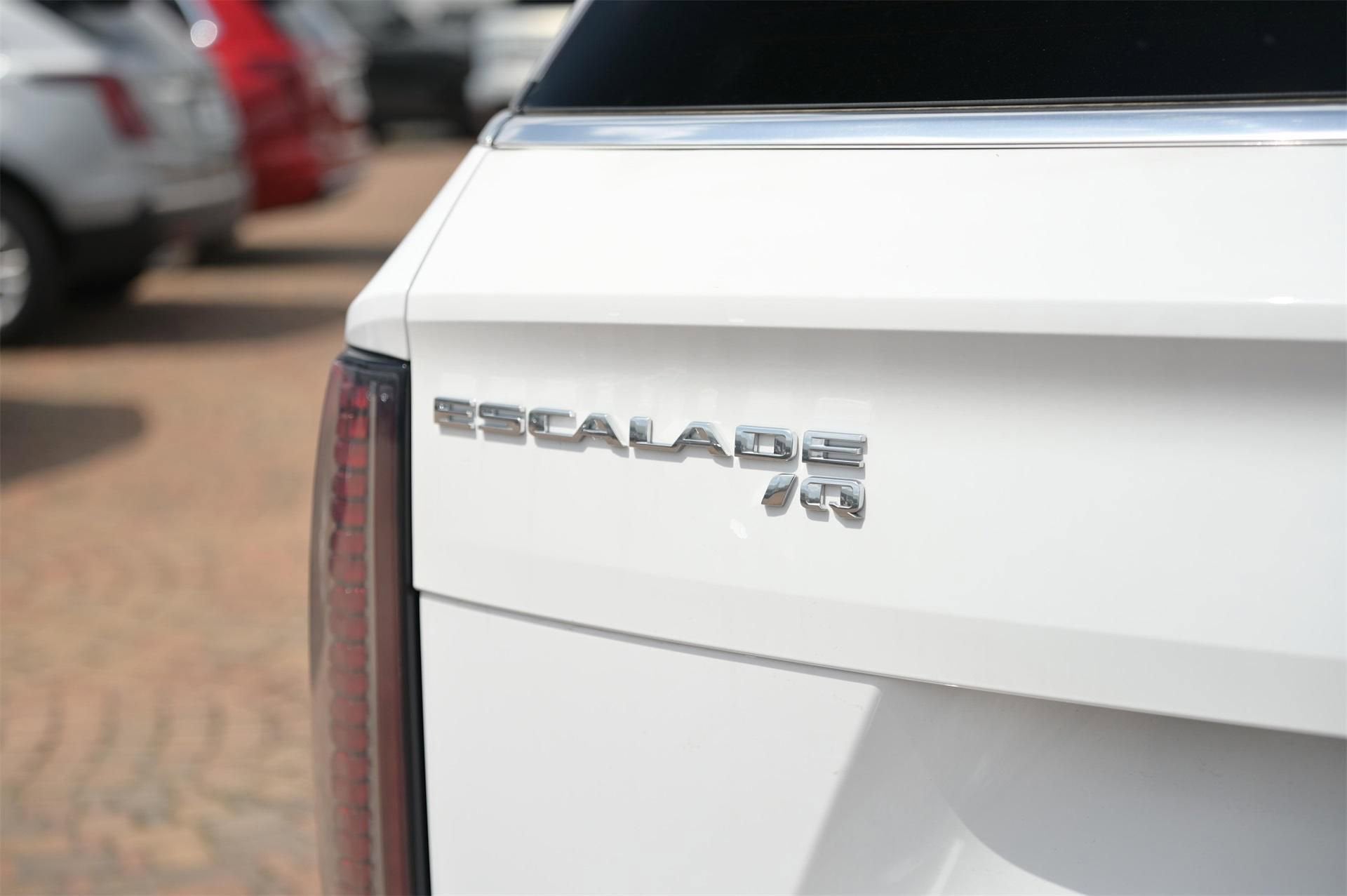 2025 Cadillac ESCALADE IQ Luxury 2