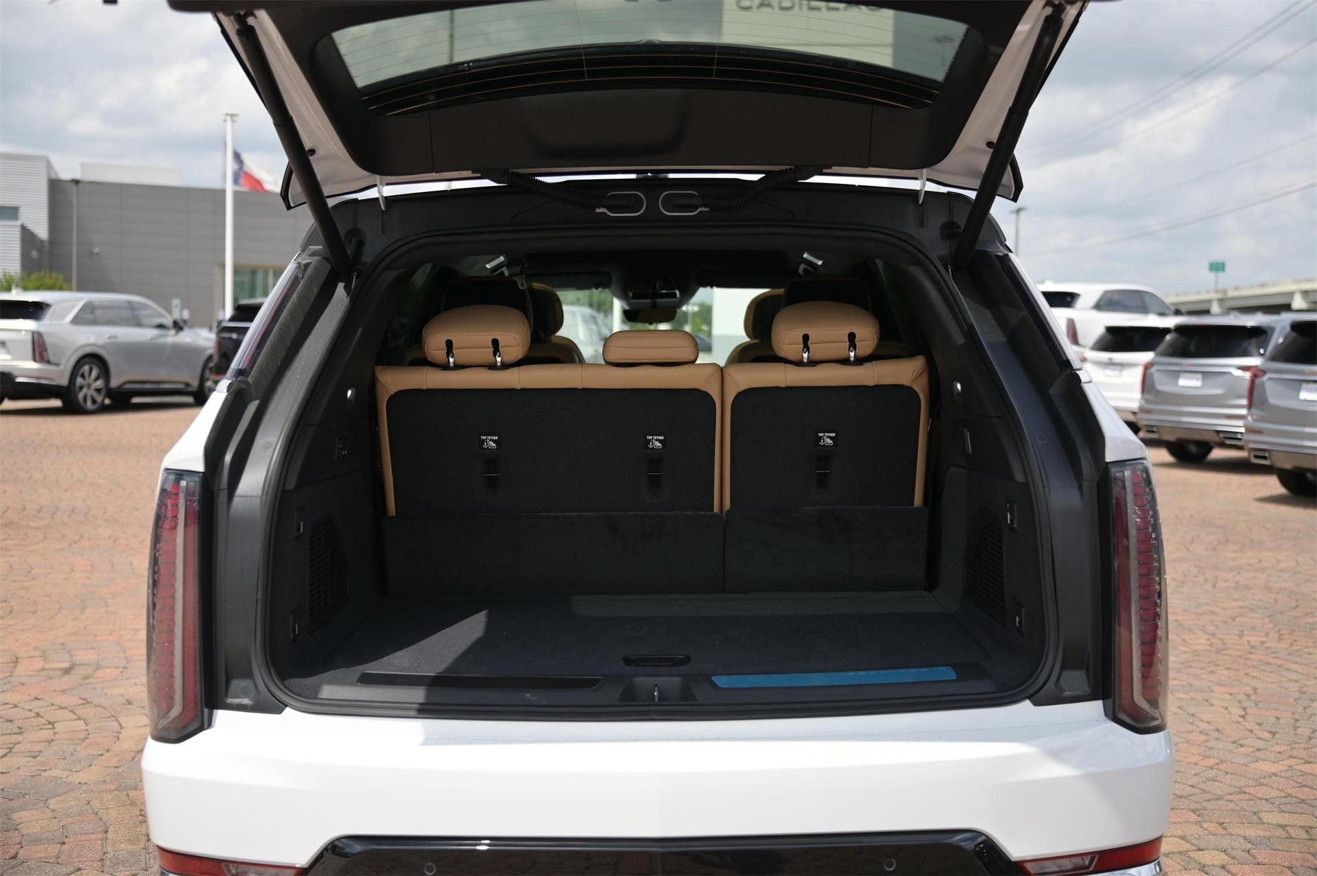 2025 Cadillac ESCALADE IQ Luxury 2