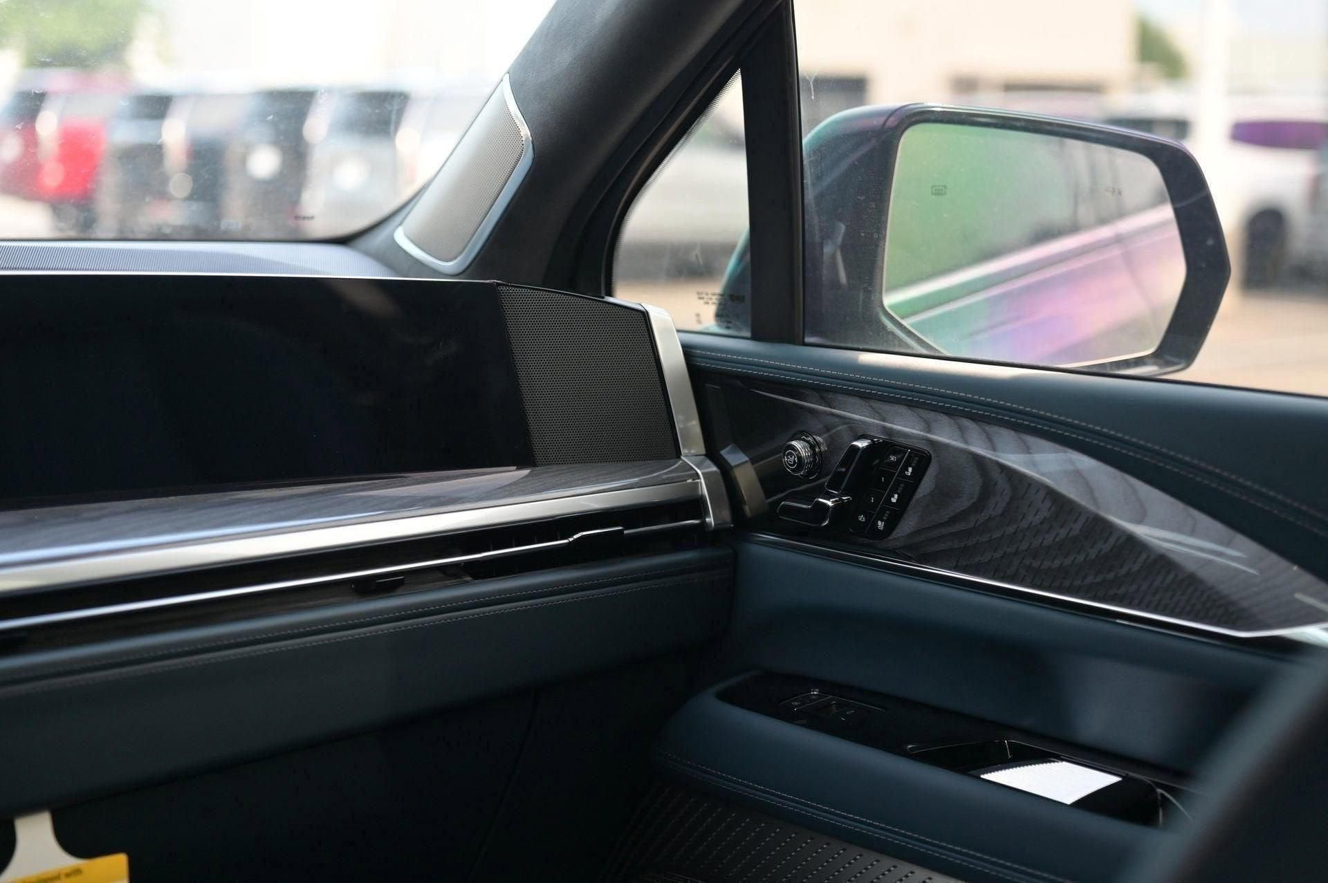 2025 Cadillac ESCALADE IQ Luxury 2