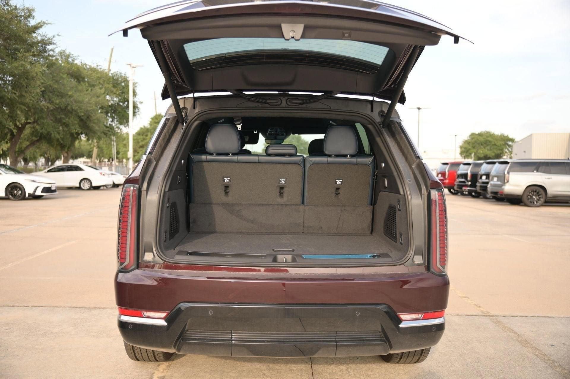 2025 Cadillac ESCALADE IQ Luxury 2