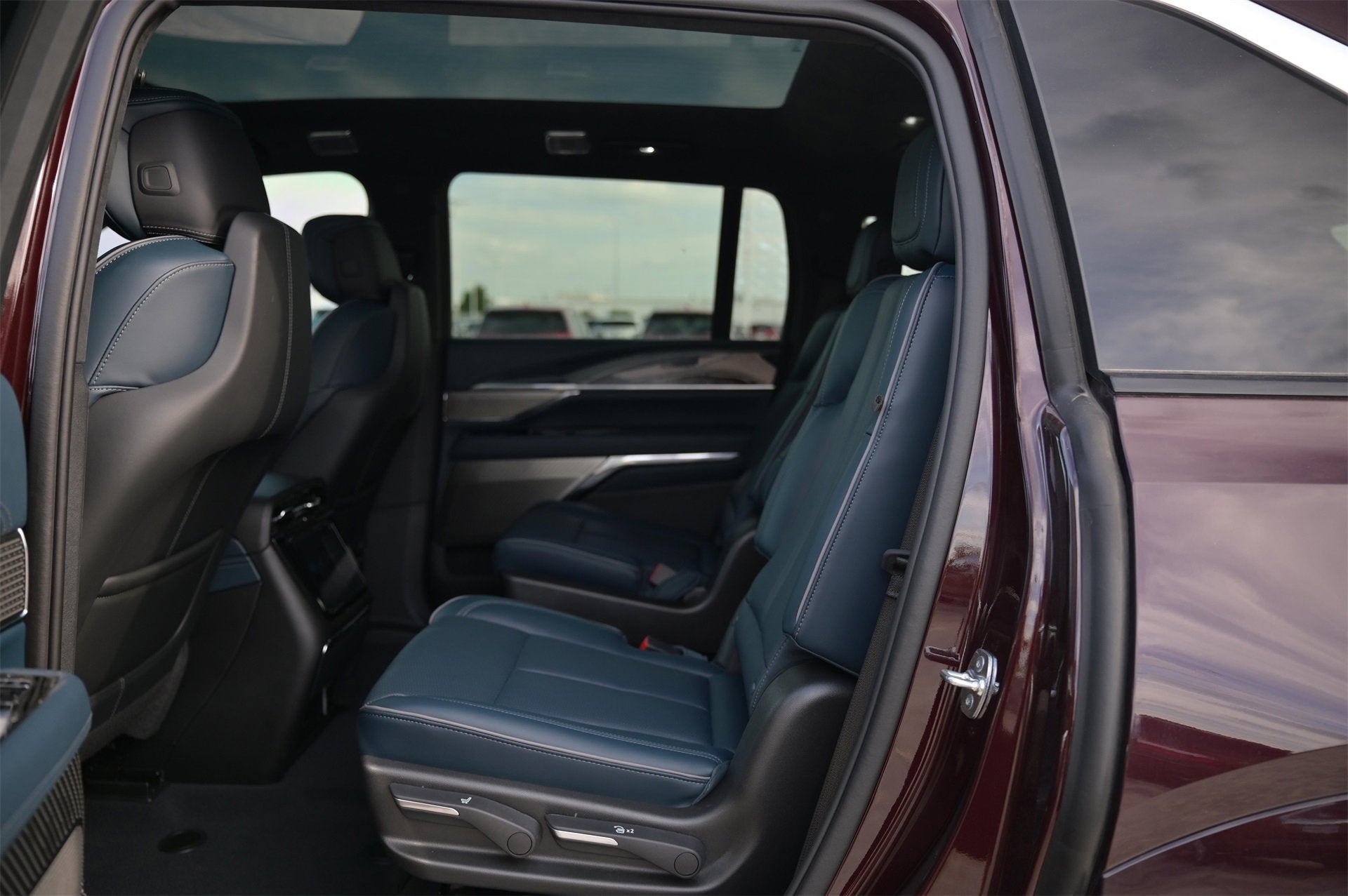 2025 Cadillac ESCALADE IQ Luxury 2