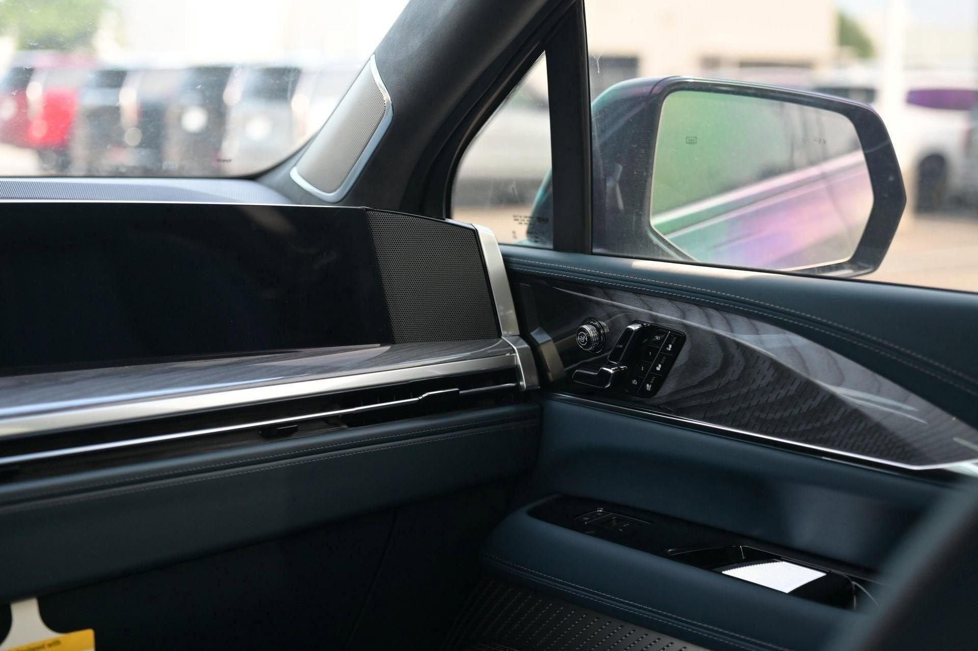 2025 Cadillac ESCALADE IQ Luxury 2