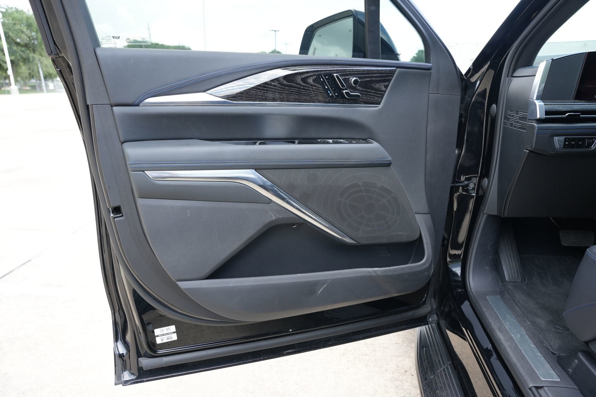 2025 Cadillac ESCALADE IQ Sport 1