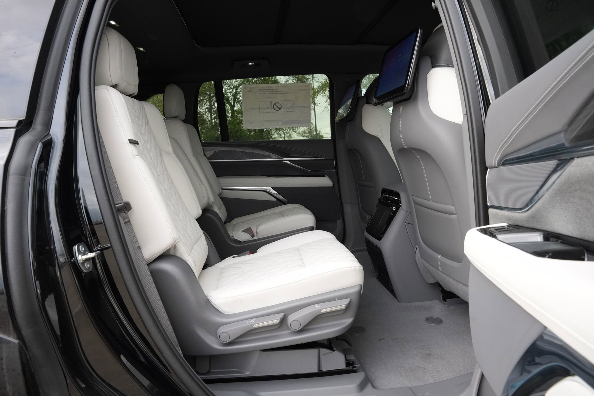 2025 Cadillac ESCALADE IQ Sport 1