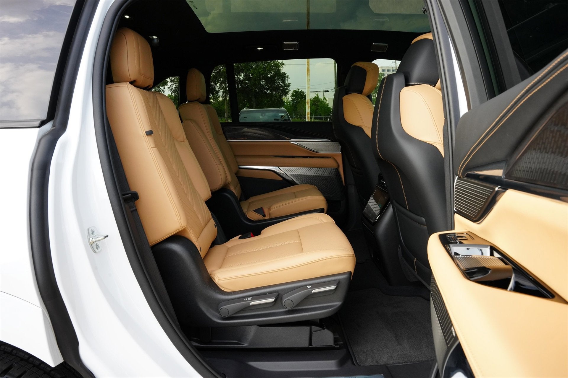 2025 Cadillac ESCALADE IQ Sport 2