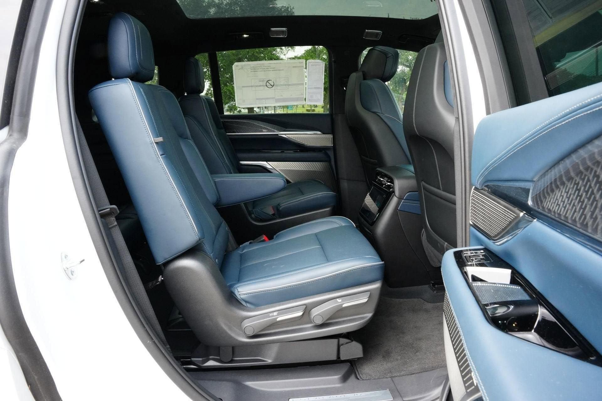 2025 Cadillac ESCALADE IQ Sport 2