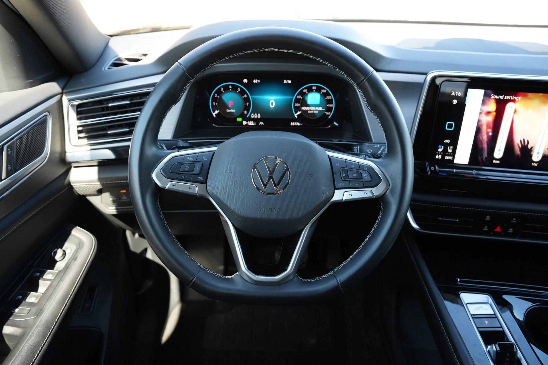 2025 Volkswagen Atlas Cross Sport 2.0T SE w/Technology