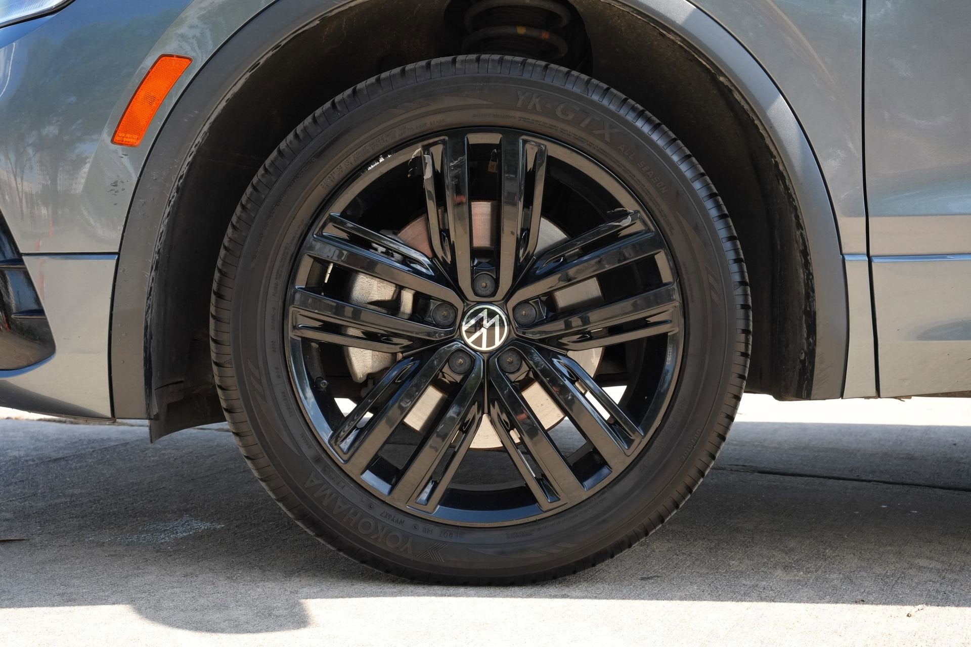 2022 Volkswagen Tiguan SE R-Line Black