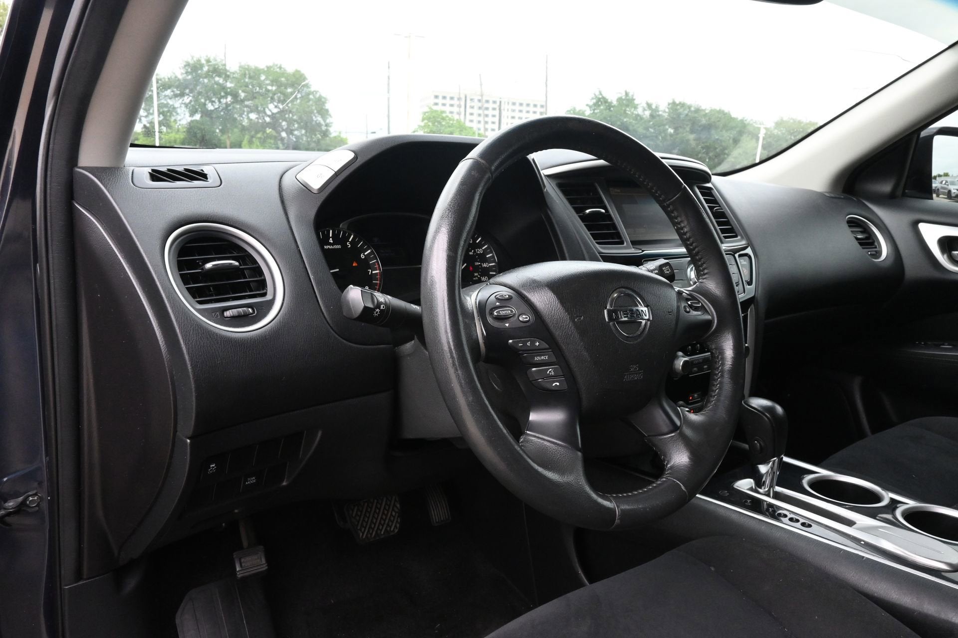 2016 Nissan Pathfinder SV