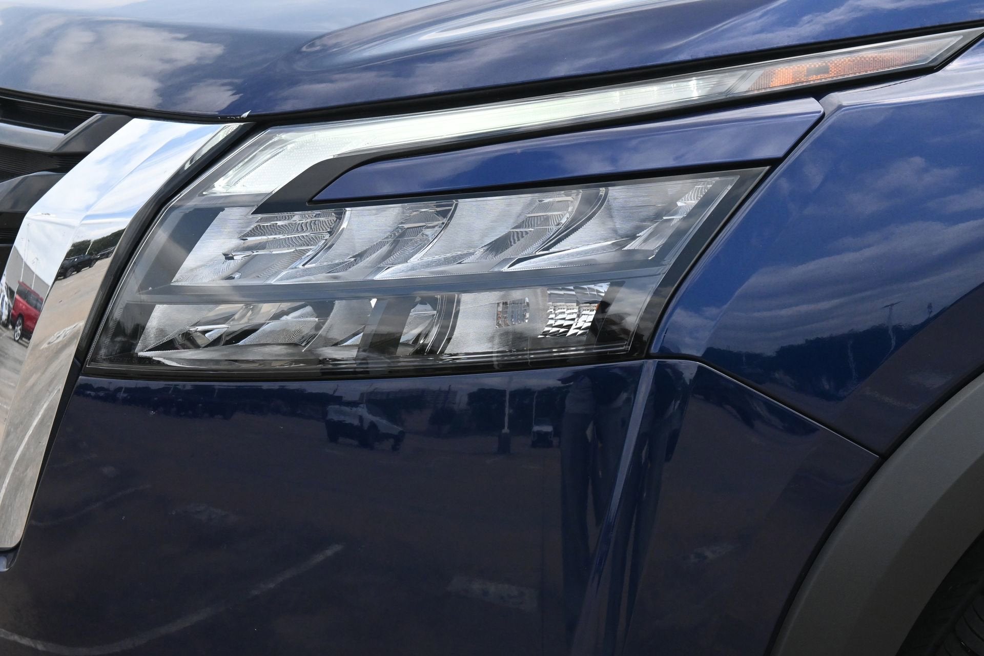 2025 Nissan Pathfinder SV
