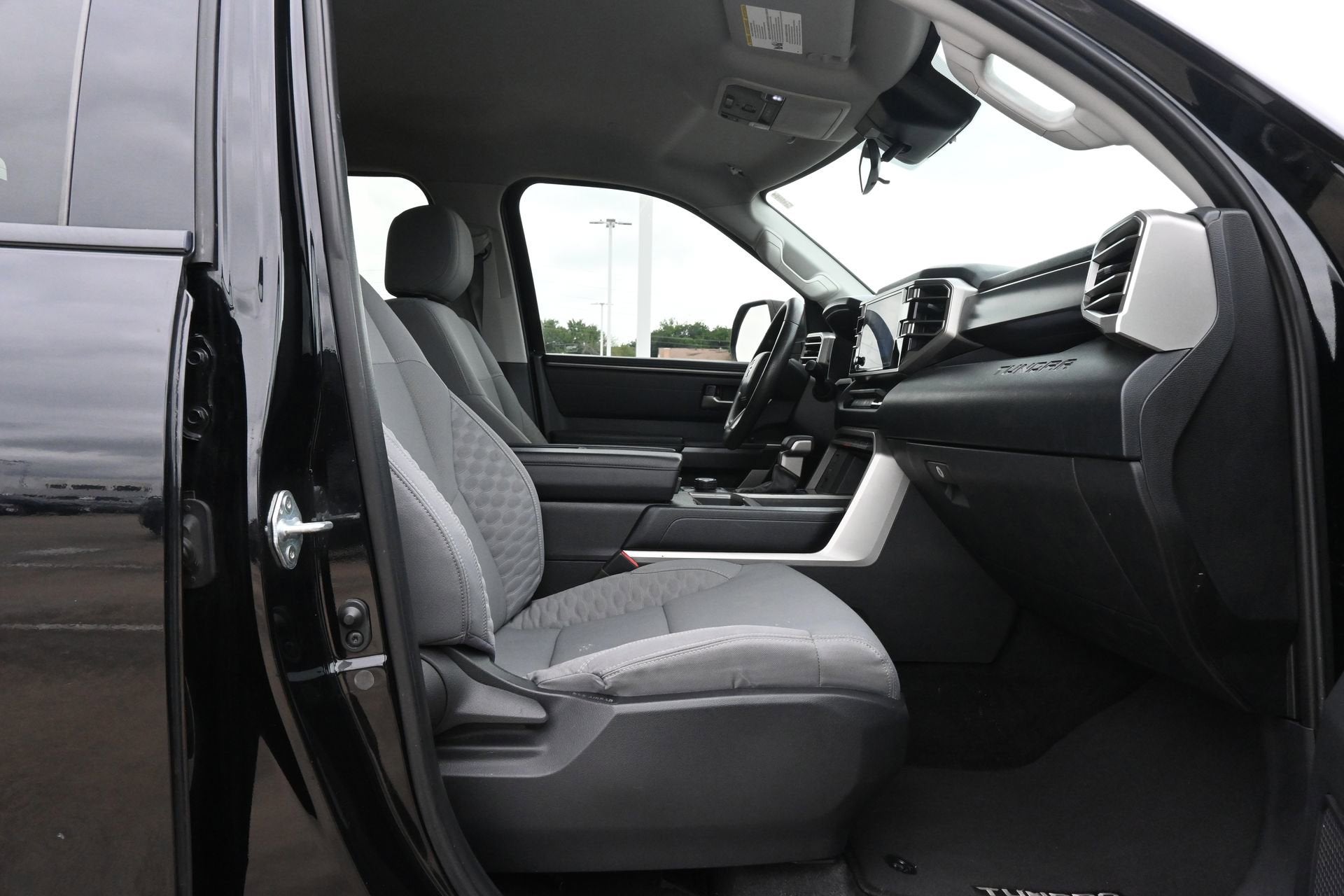 2022 Toyota Tundra 4WD SR5
