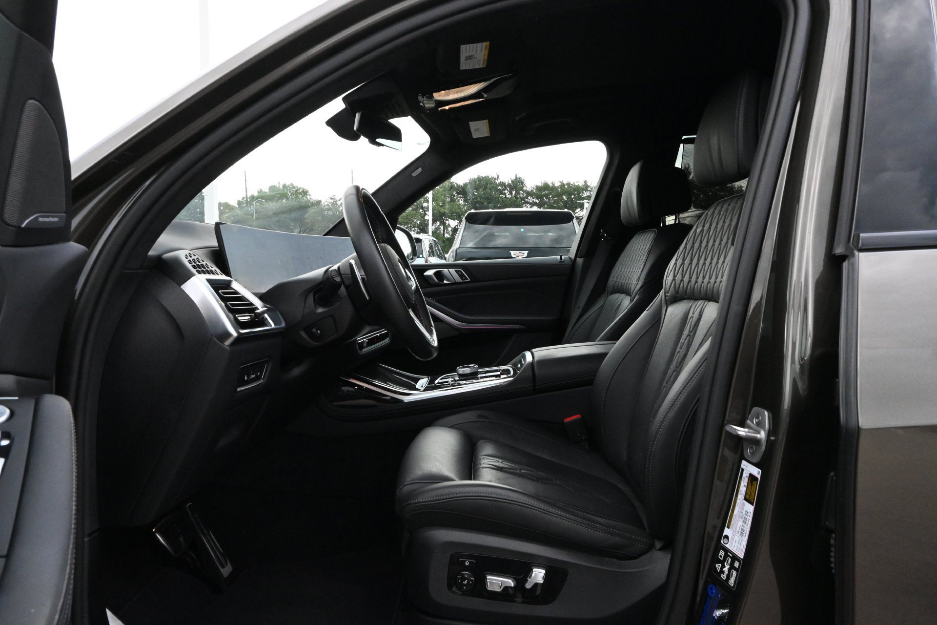 2025 BMW X7 M60i
